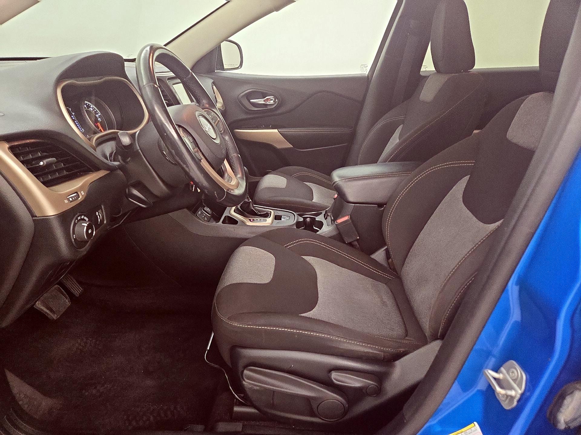 Thumbnail: 2018 Jeep Cherokee - 11