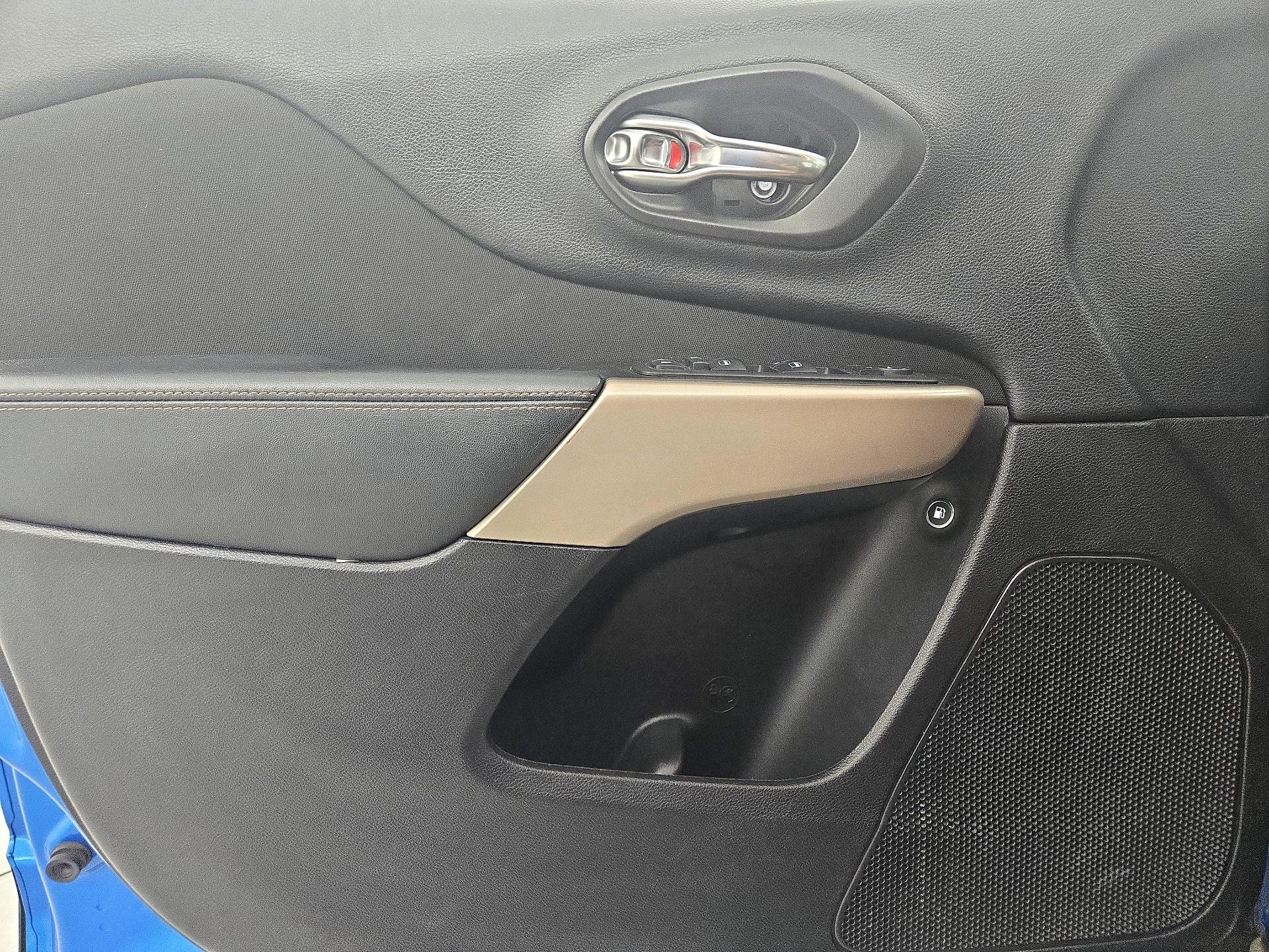 Thumbnail: 2018 Jeep Cherokee - 12