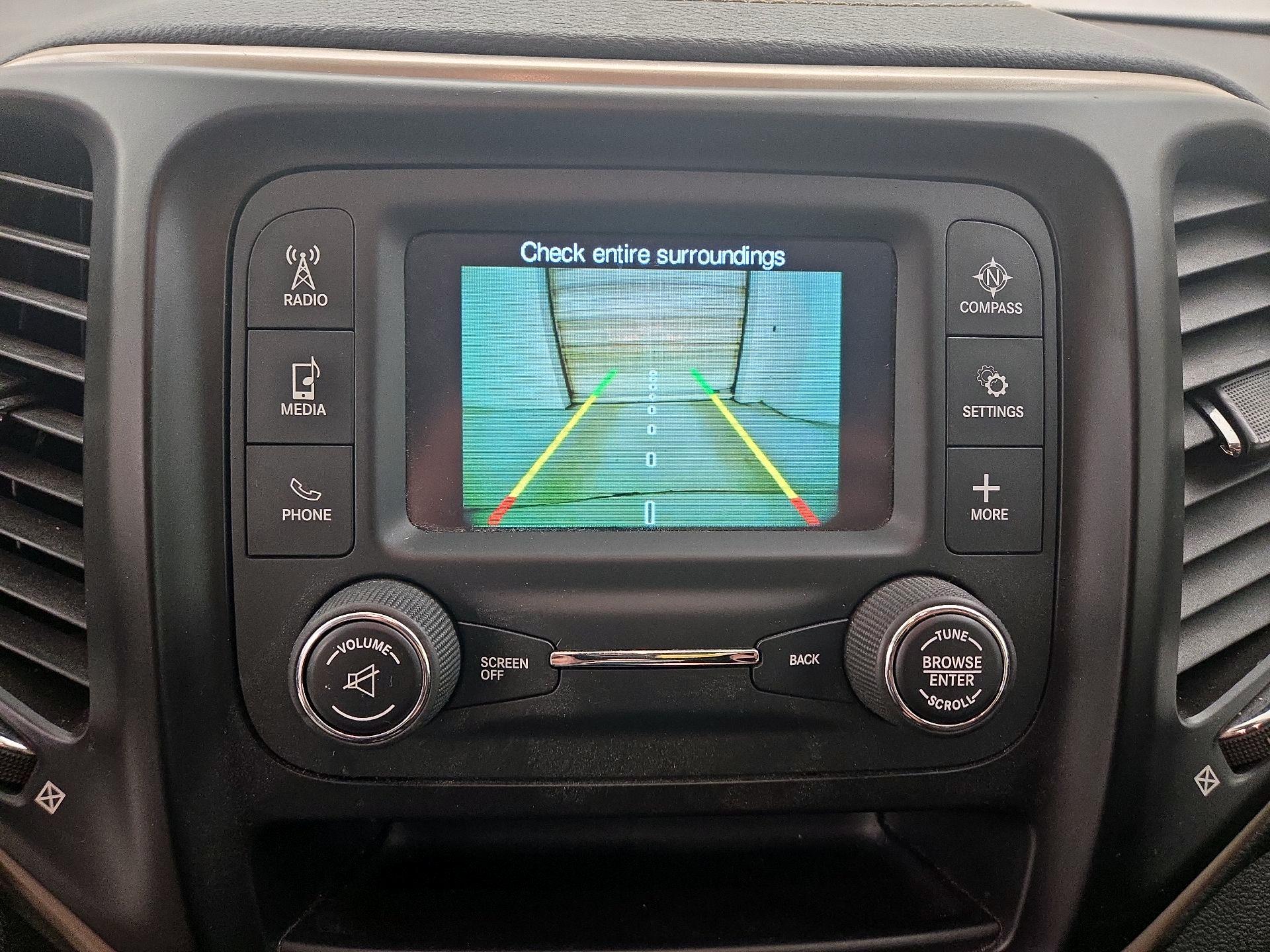 Thumbnail: 2018 Jeep Cherokee - 15