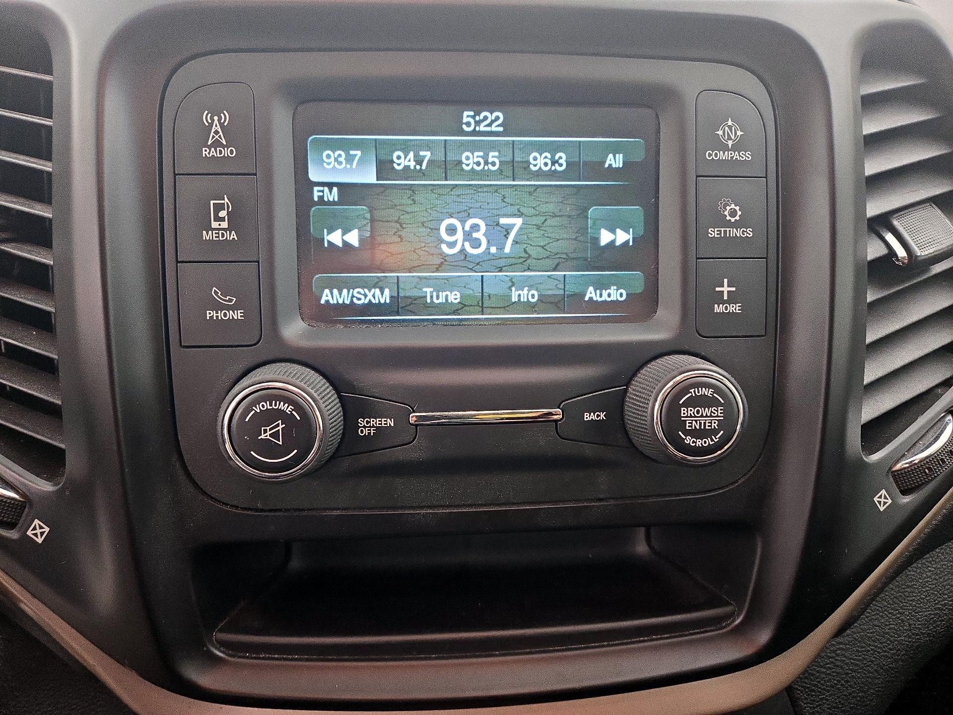 Thumbnail: 2018 Jeep Cherokee - 16