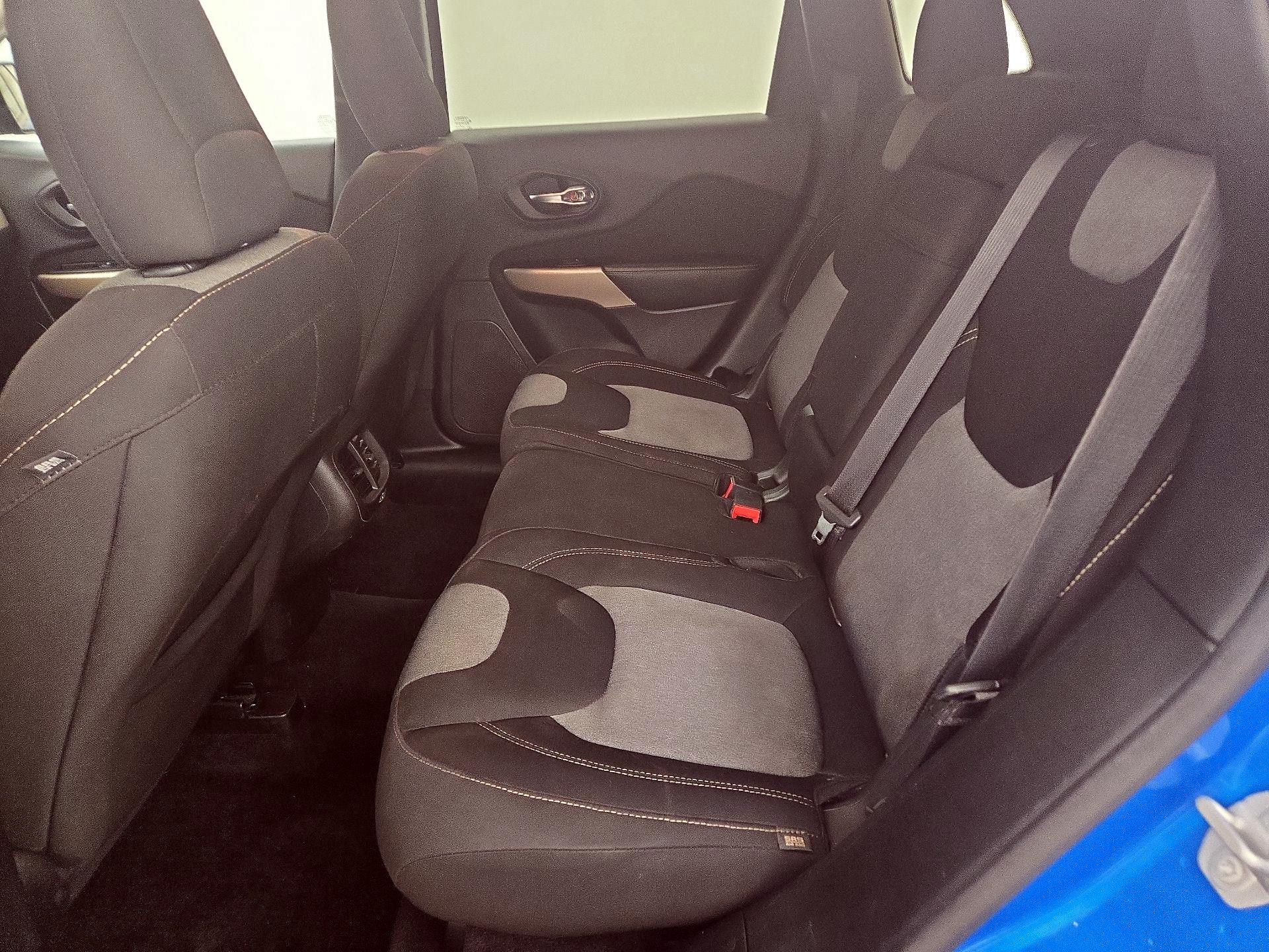 Thumbnail: 2018 Jeep Cherokee - 20