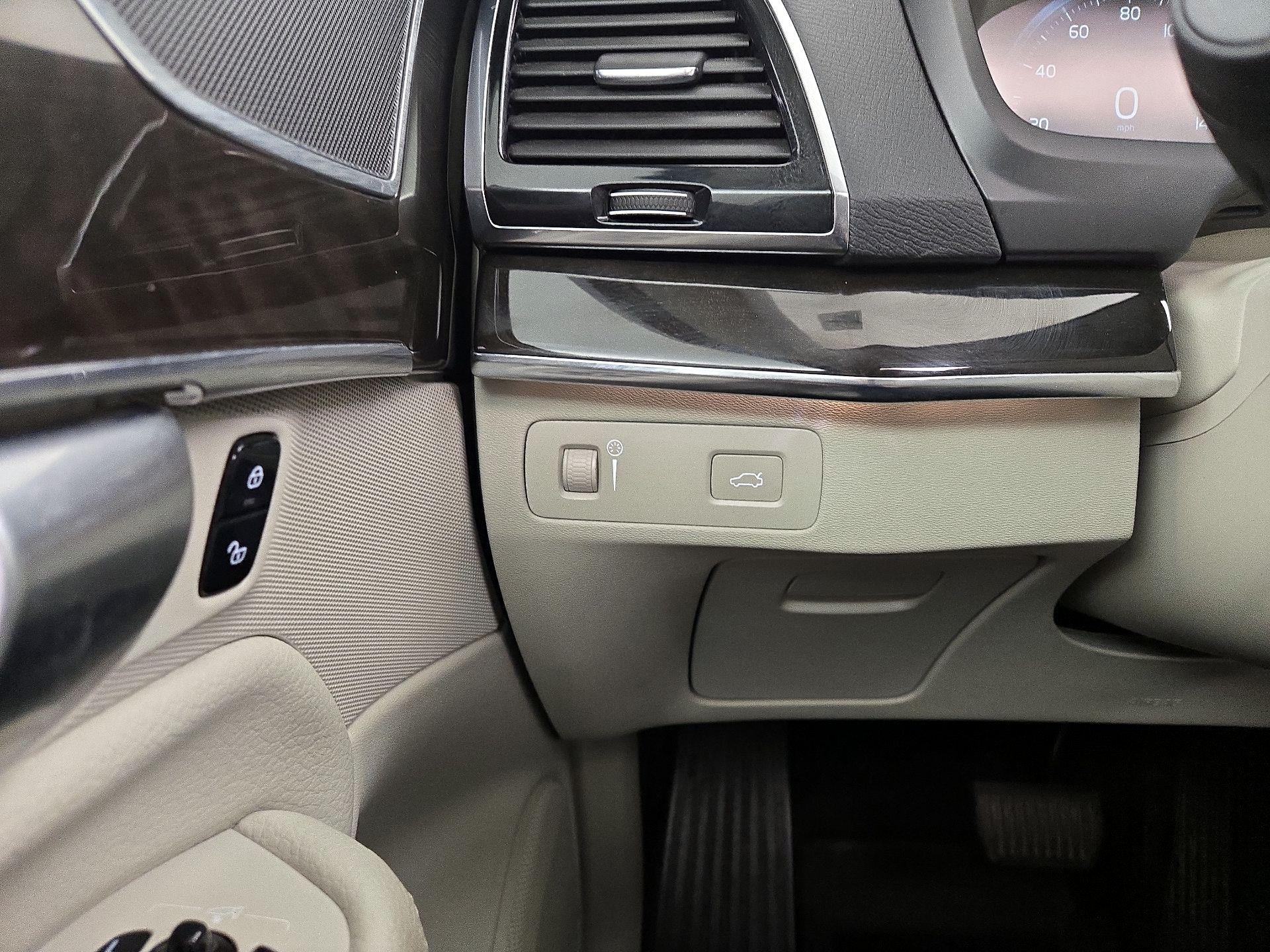 Thumbnail: 2018 Volvo XC90 - 13