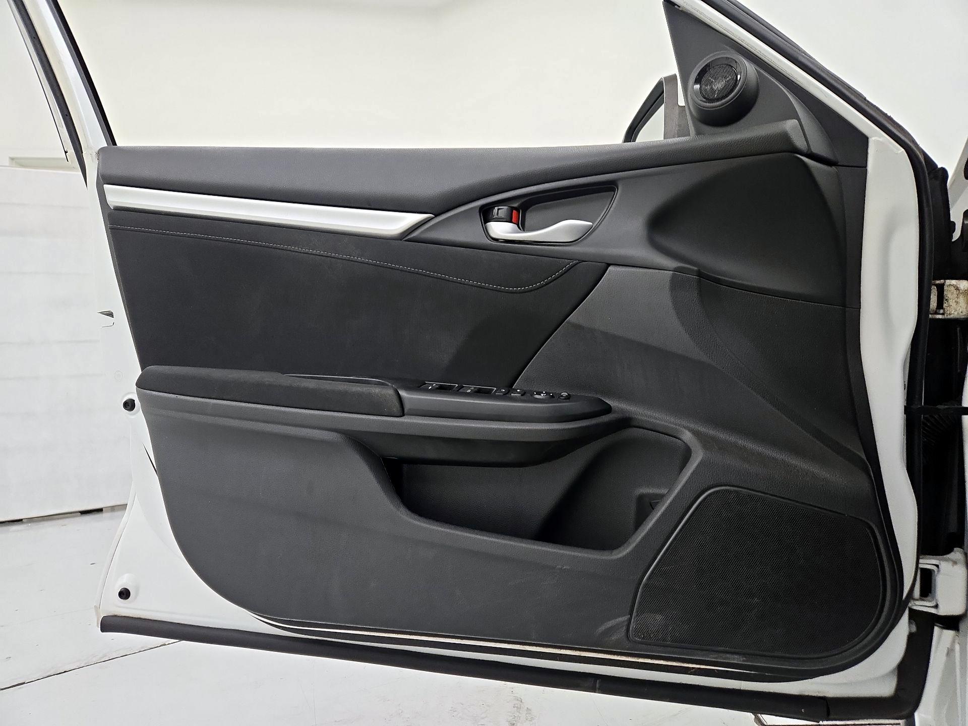 Thumbnail: 2016 Honda Civic - 12