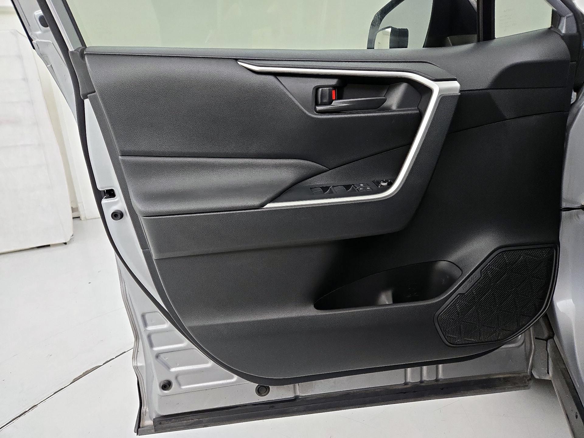 Thumbnail: 2019 Toyota RAV4 - 12