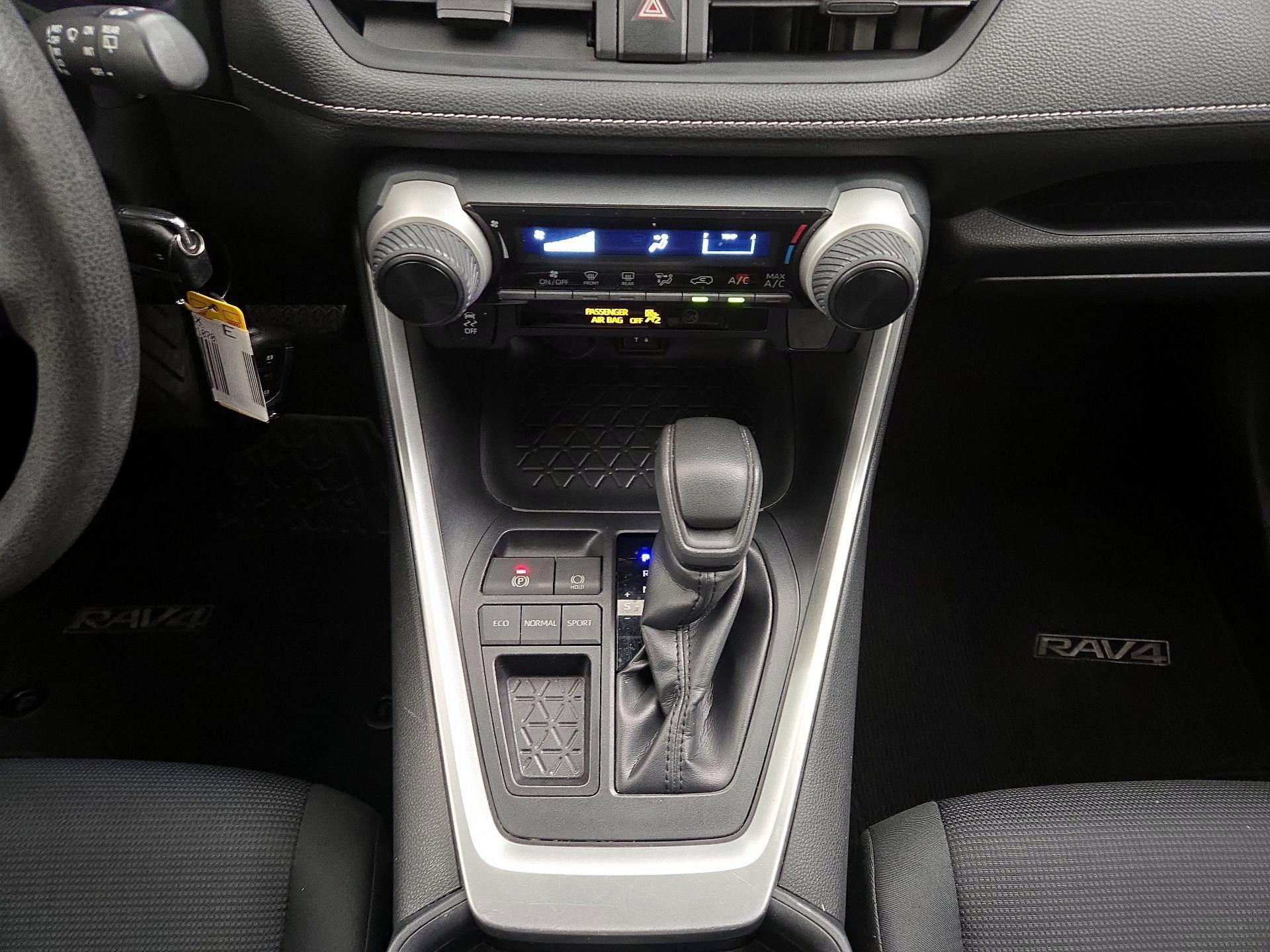 Thumbnail: 2019 Toyota RAV4 - 17