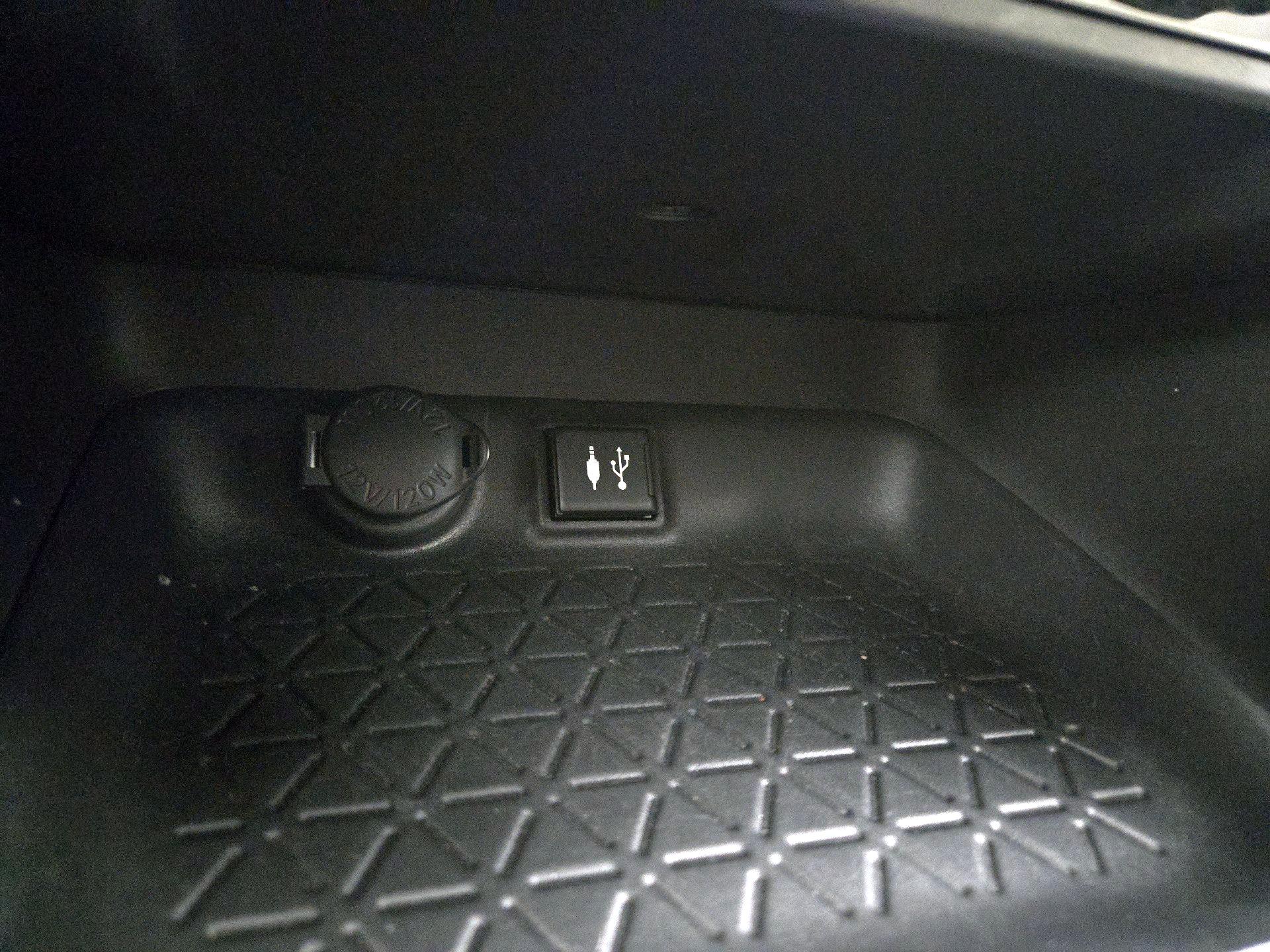 Thumbnail: 2019 Toyota RAV4 - 18