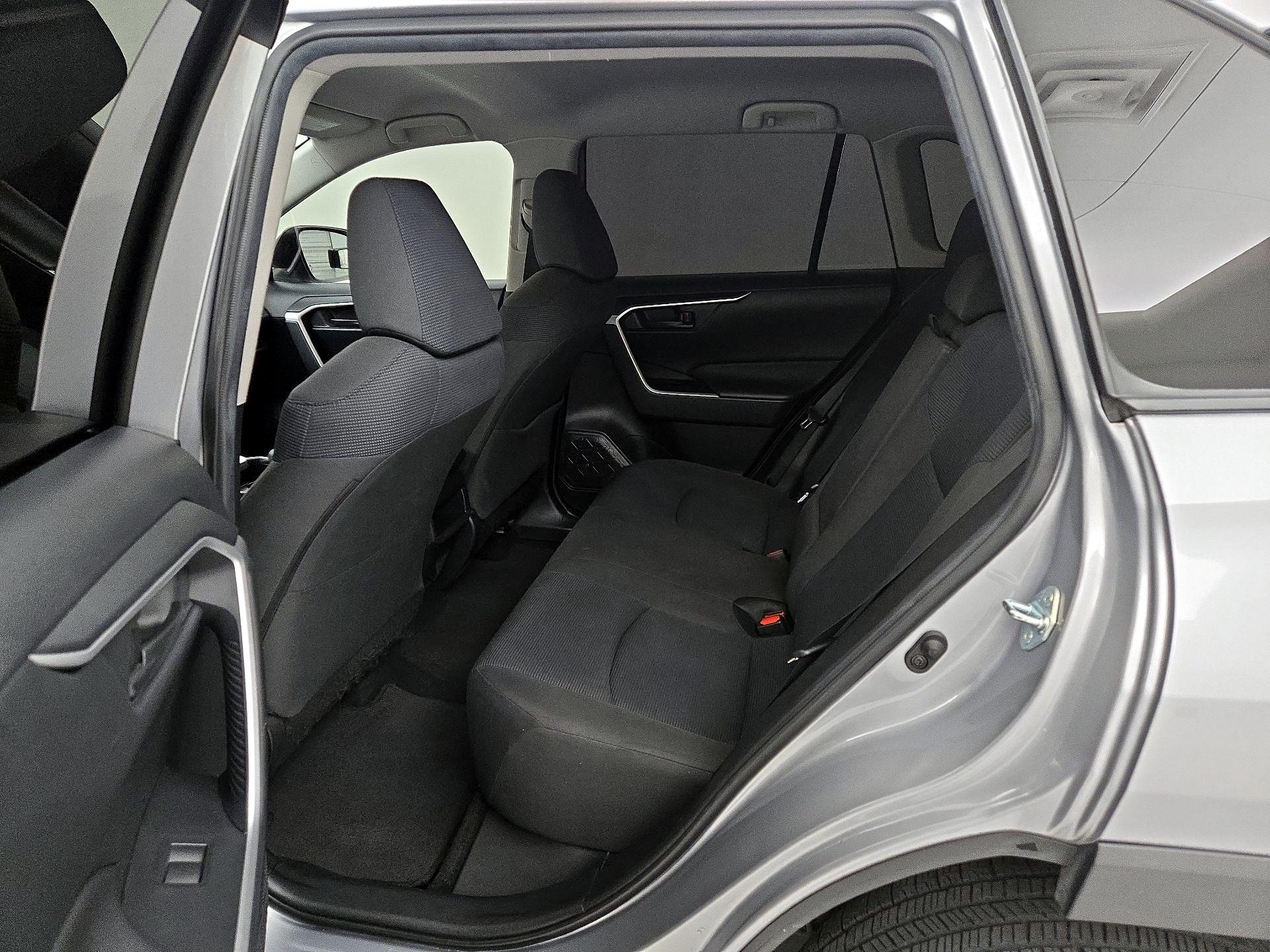 Thumbnail: 2019 Toyota RAV4 - 19