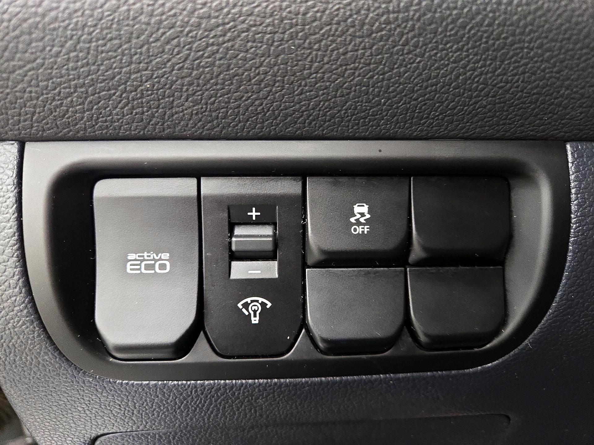 Thumbnail: 2016 Kia Rio - 13