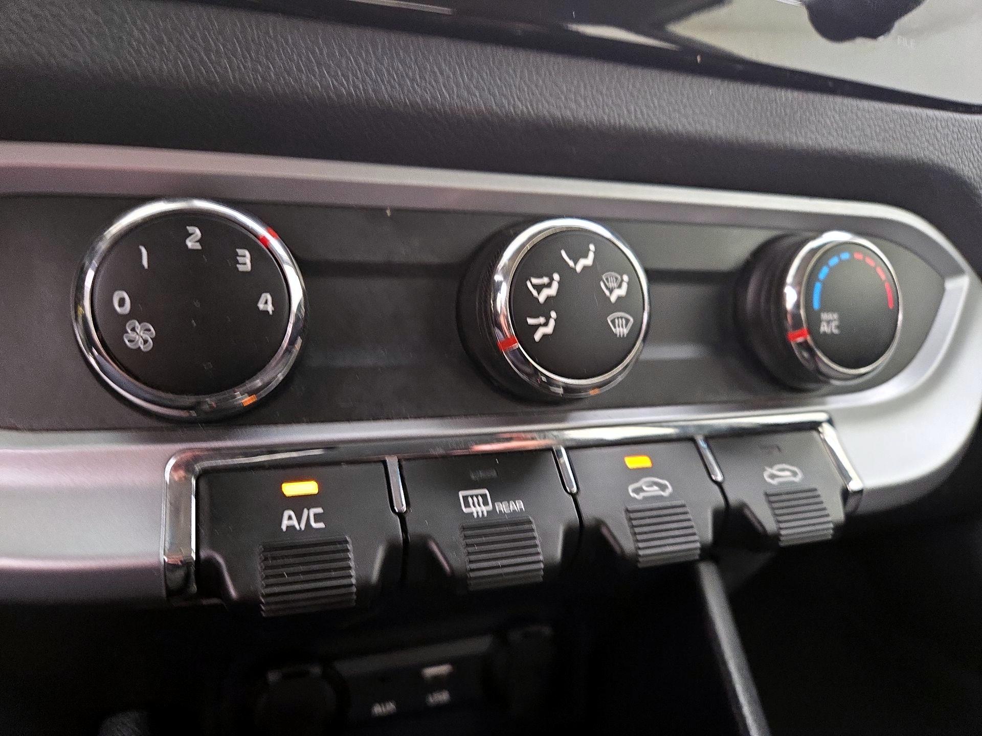 Thumbnail: 2016 Kia Rio - 15