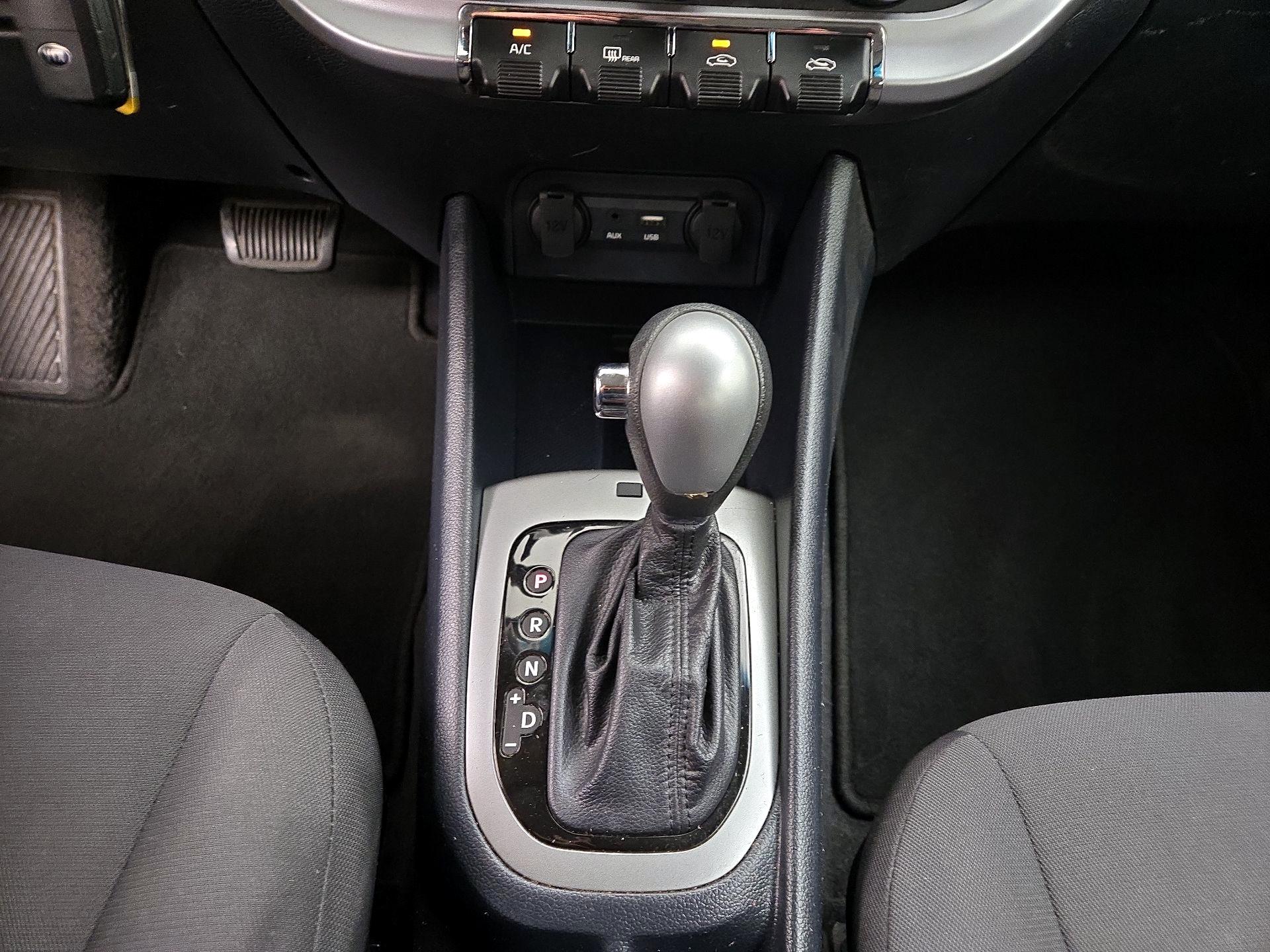 Thumbnail: 2016 Kia Rio - 16