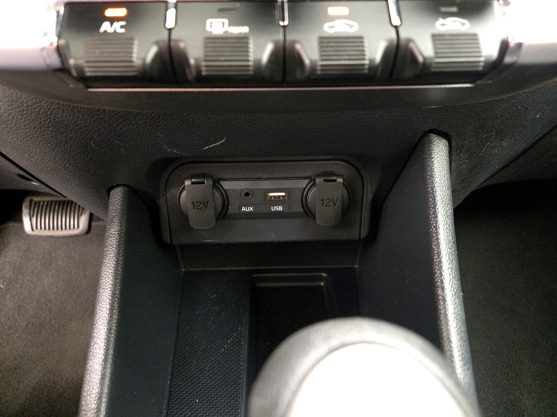 Thumbnail: 2016 Kia Rio - 17