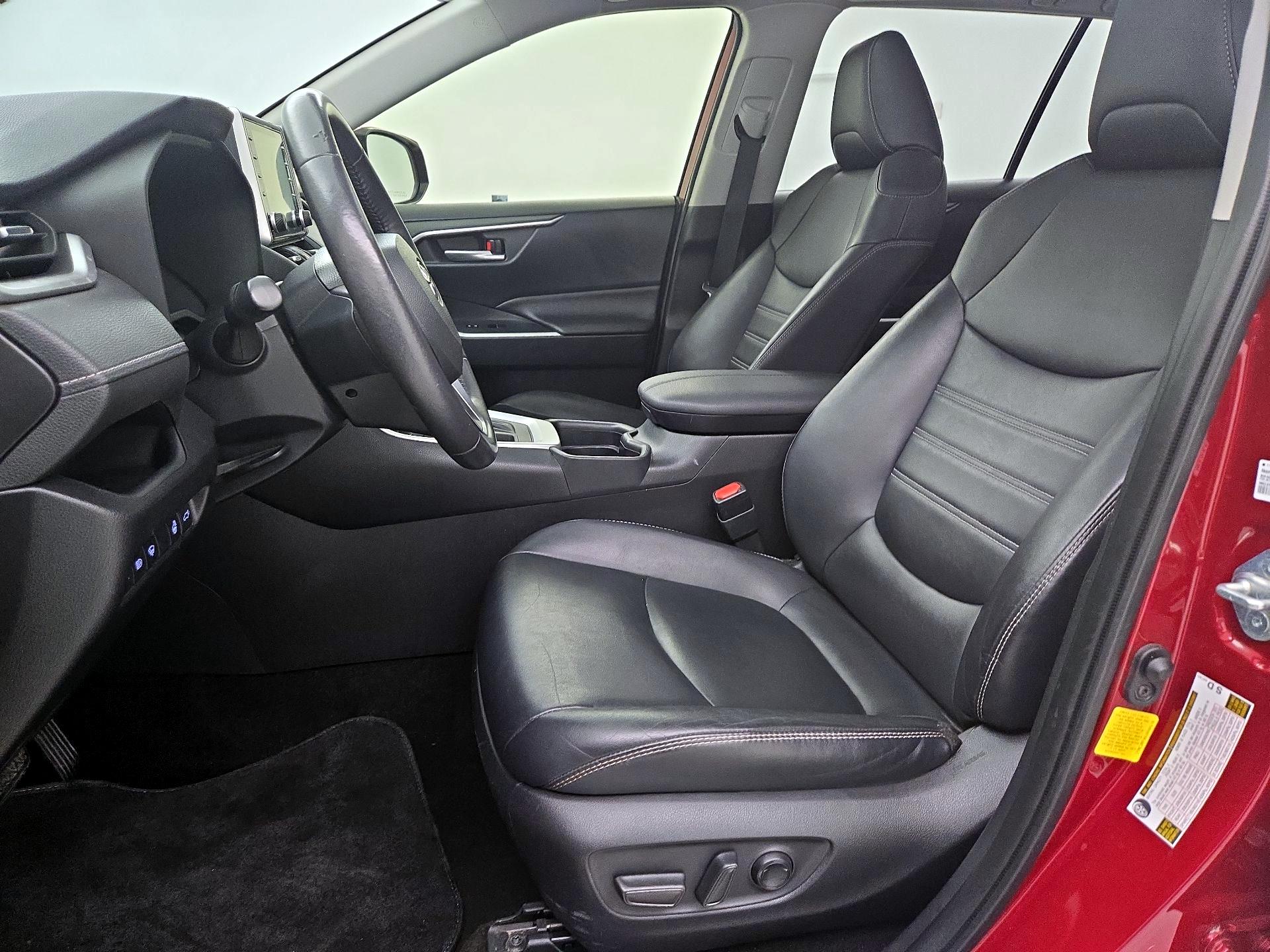 Thumbnail: 2020 Toyota RAV4 - 11