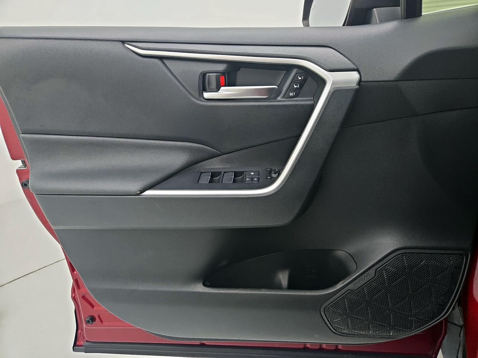 Thumbnail: 2020 Toyota RAV4 - 12