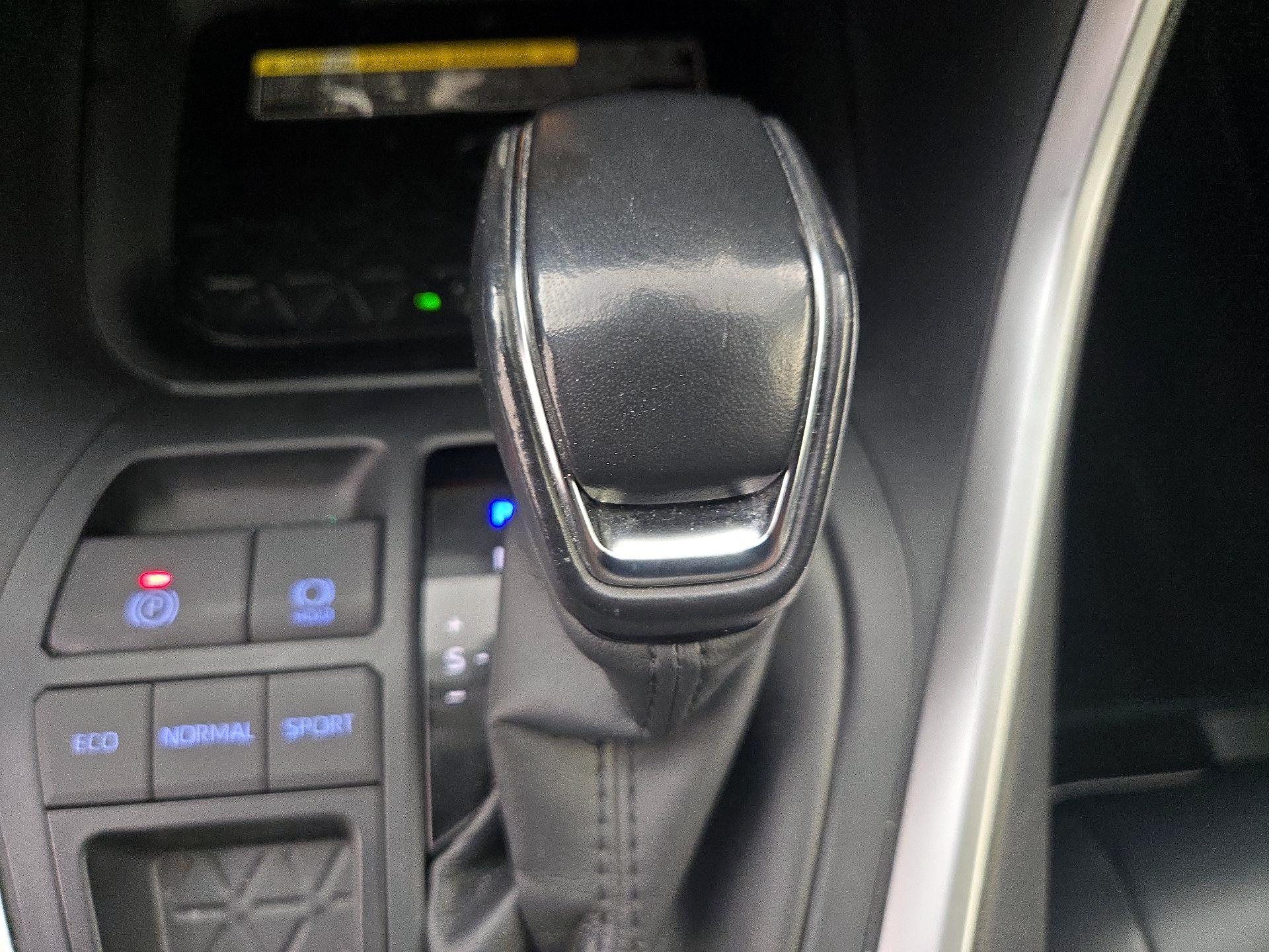 Thumbnail: 2020 Toyota RAV4 - 17