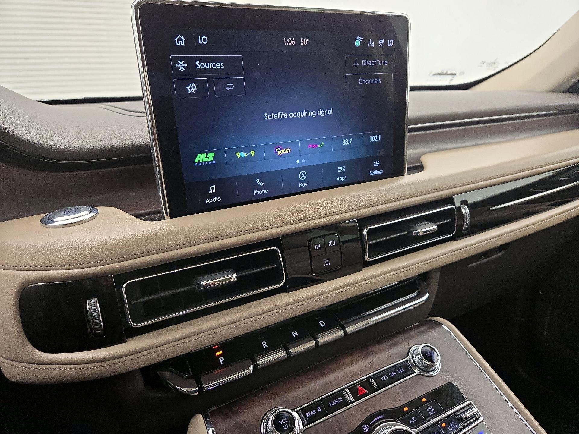 Thumbnail: 2022 Lincoln Aviator - 16