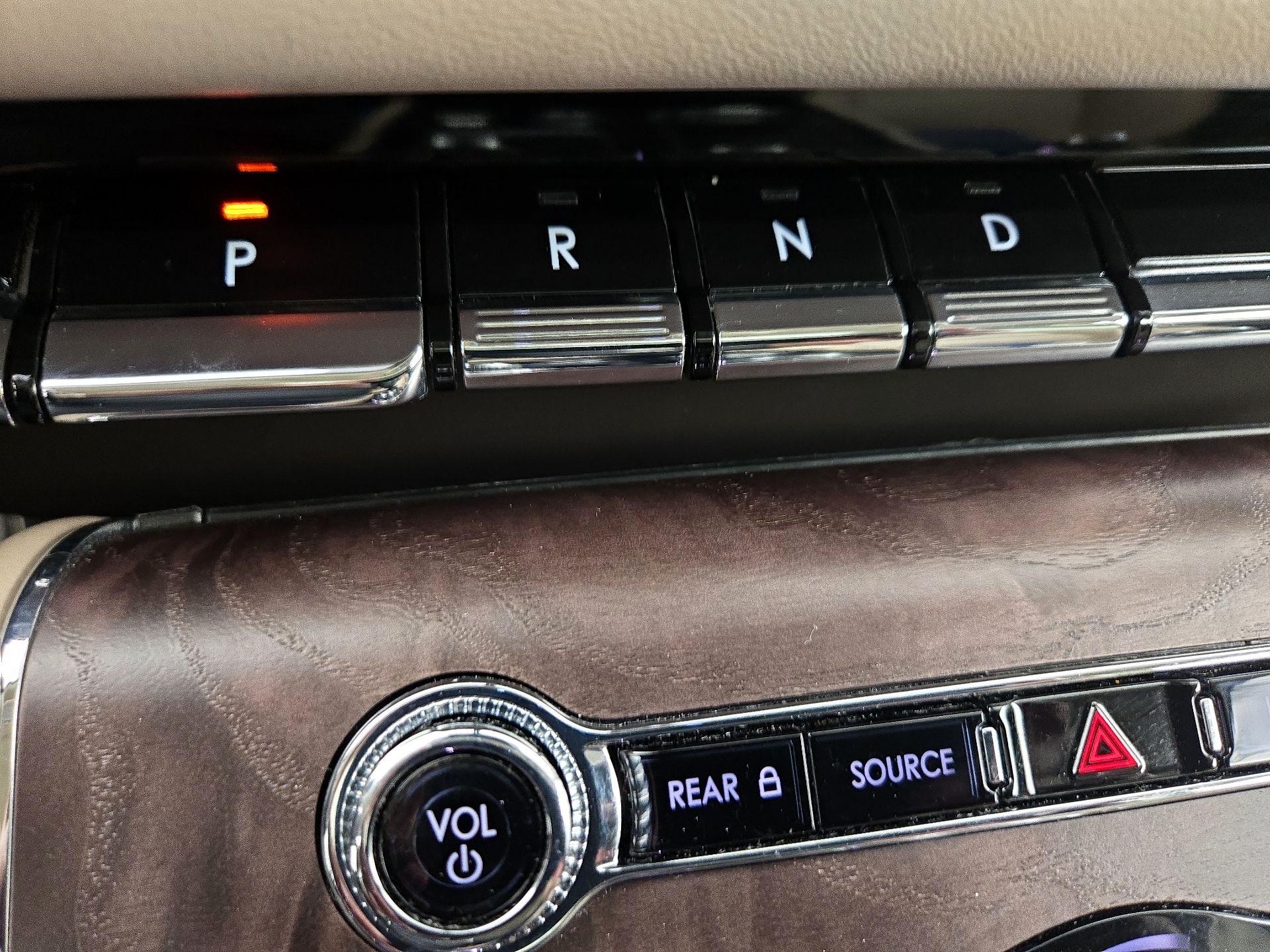 Thumbnail: 2022 Lincoln Aviator - 18