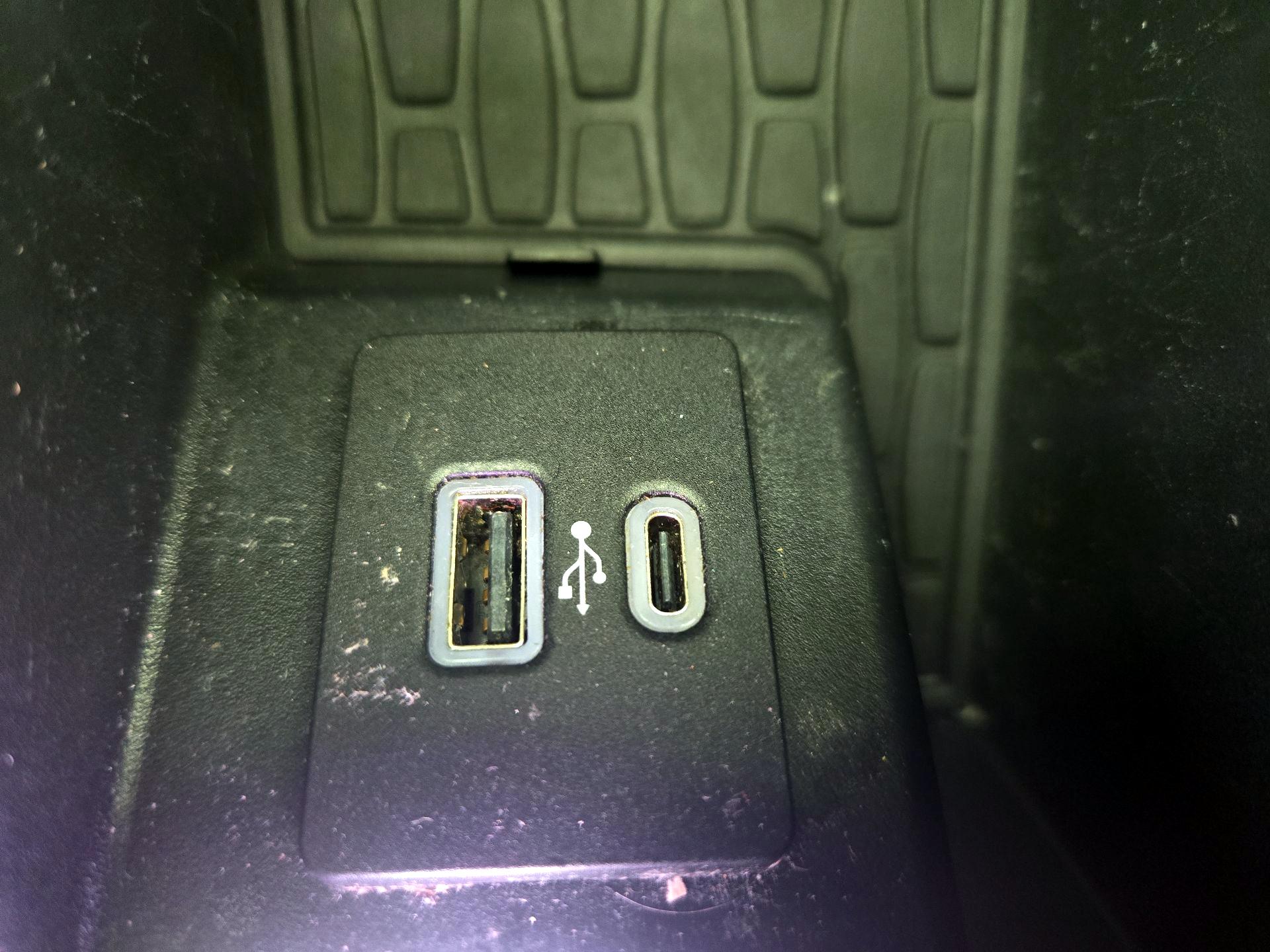 Thumbnail: 2022 Lincoln Aviator - 19