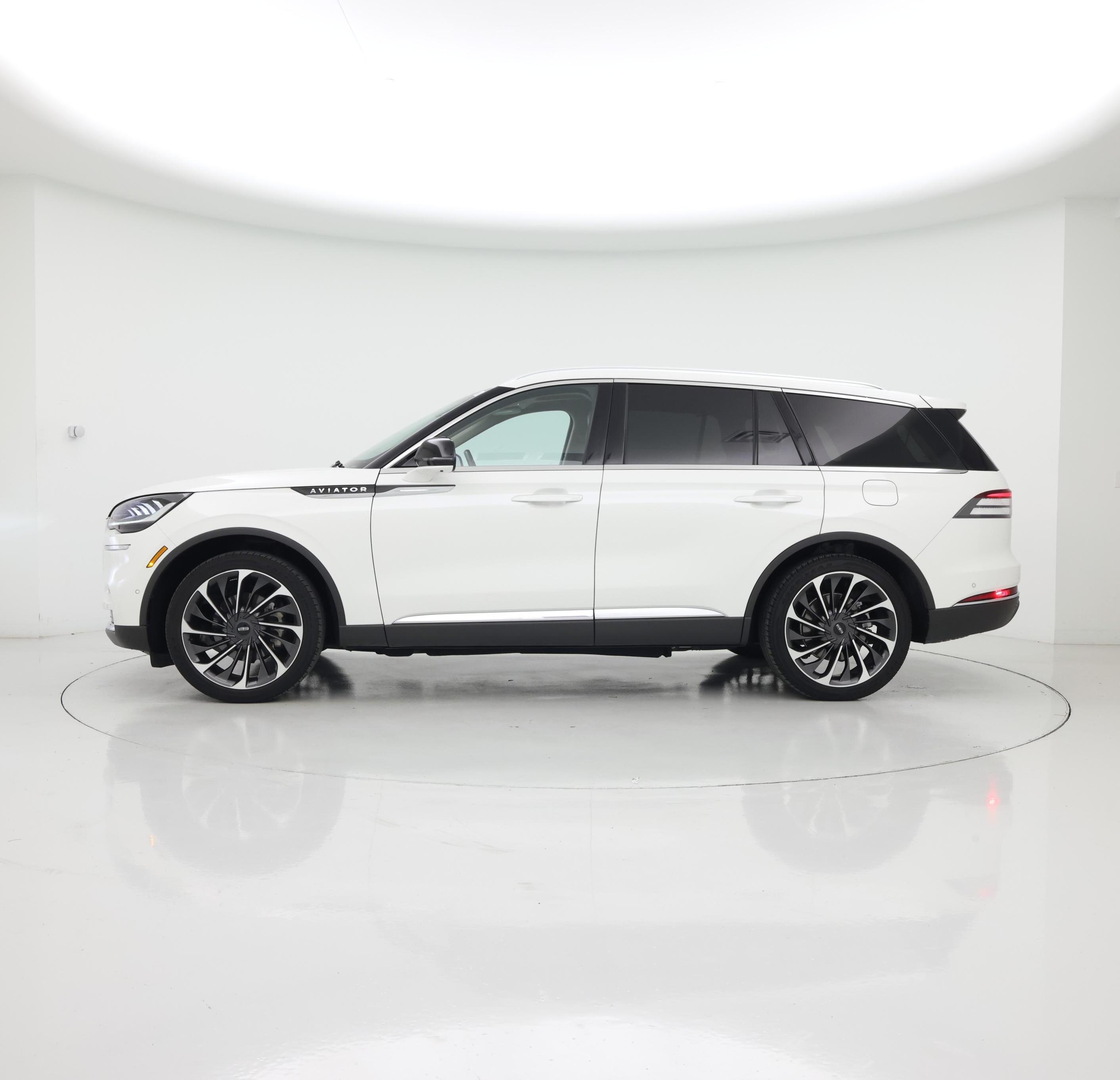 Thumbnail: 2022 Lincoln Aviator - 3