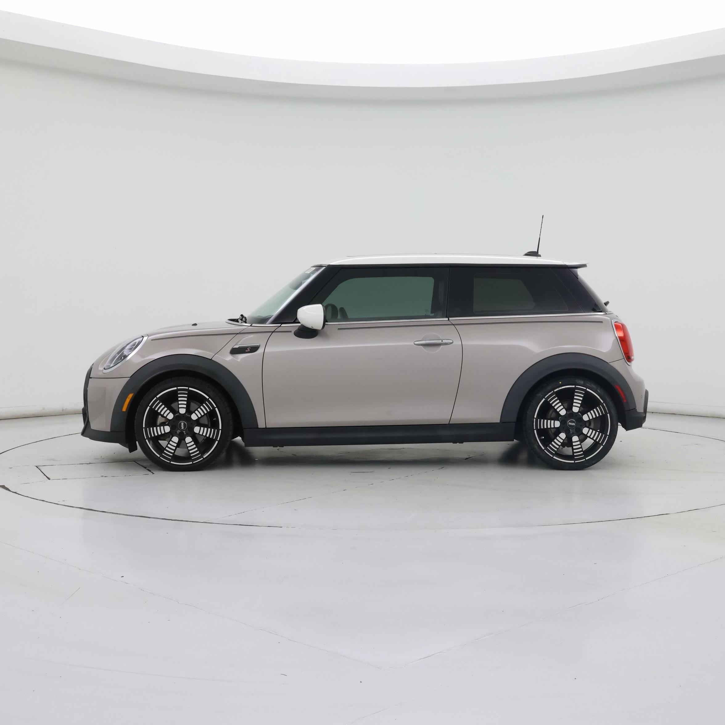 Thumbnail: 2022 MINI Cooper Hardtop - 3