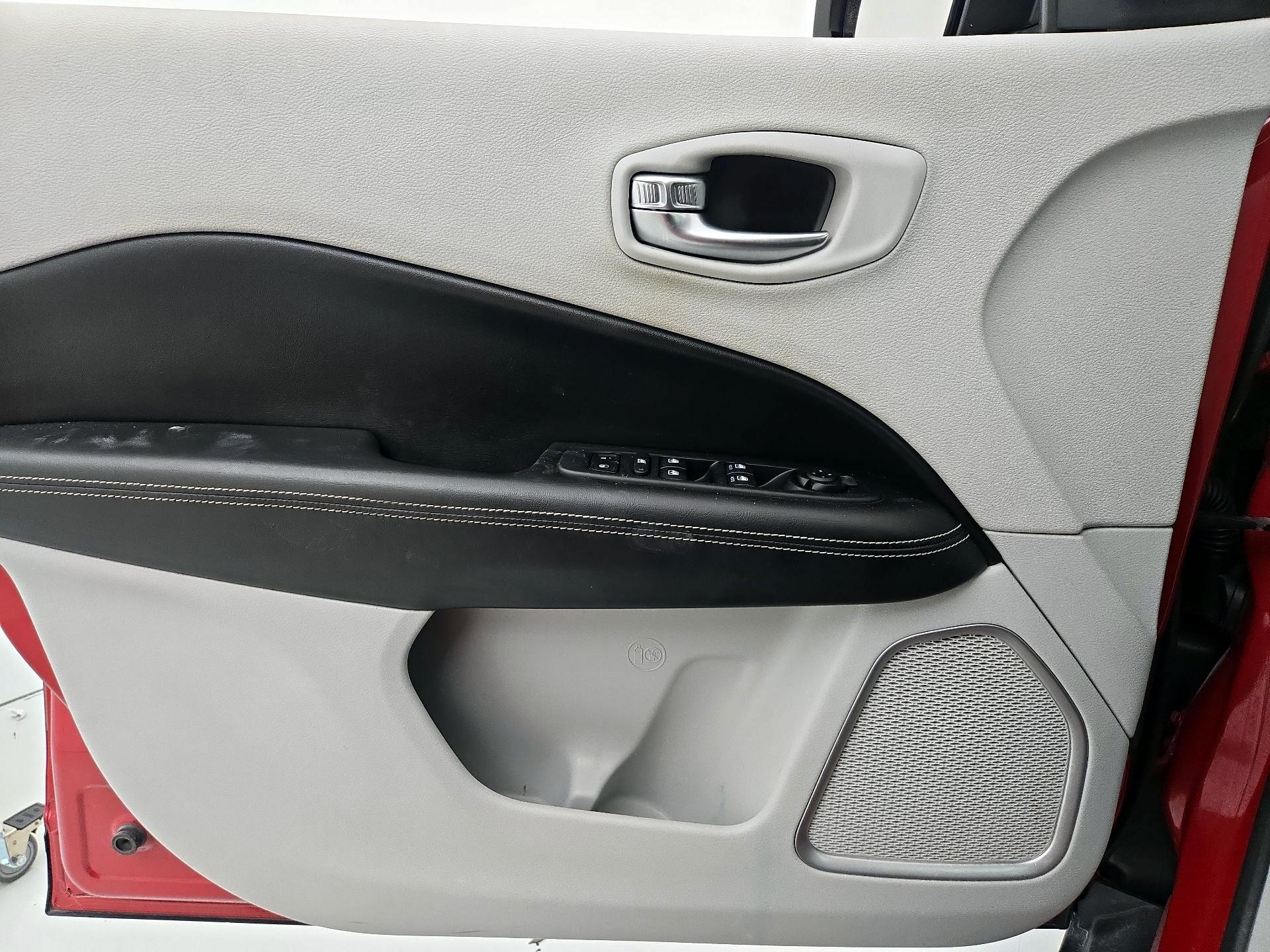 Thumbnail: 2021 Jeep Compass - 12