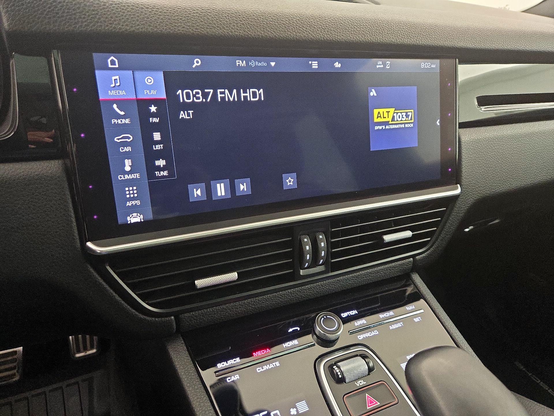 Thumbnail: 2020 Porsche Cayenne - 16