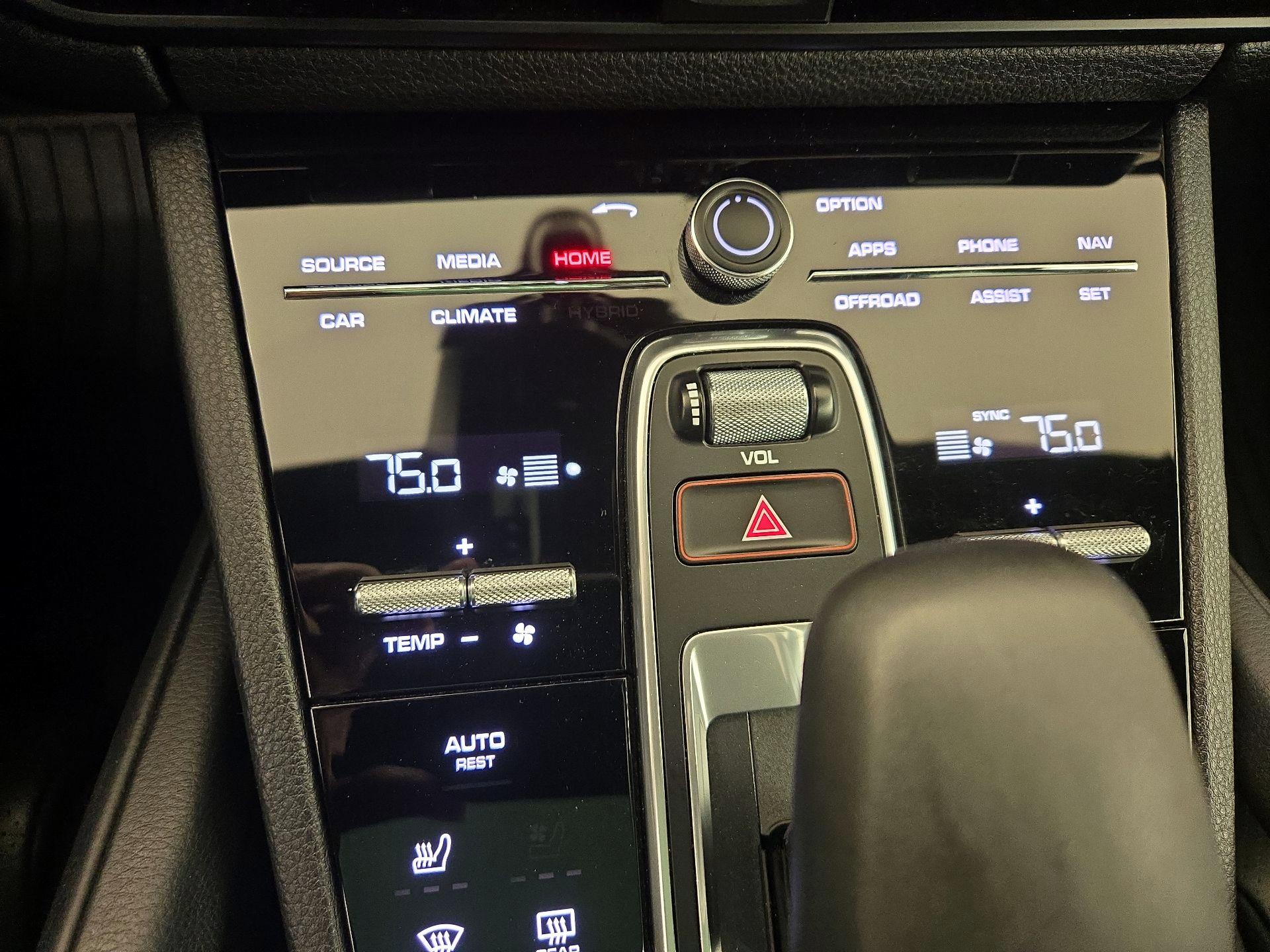 Thumbnail: 2020 Porsche Cayenne - 17