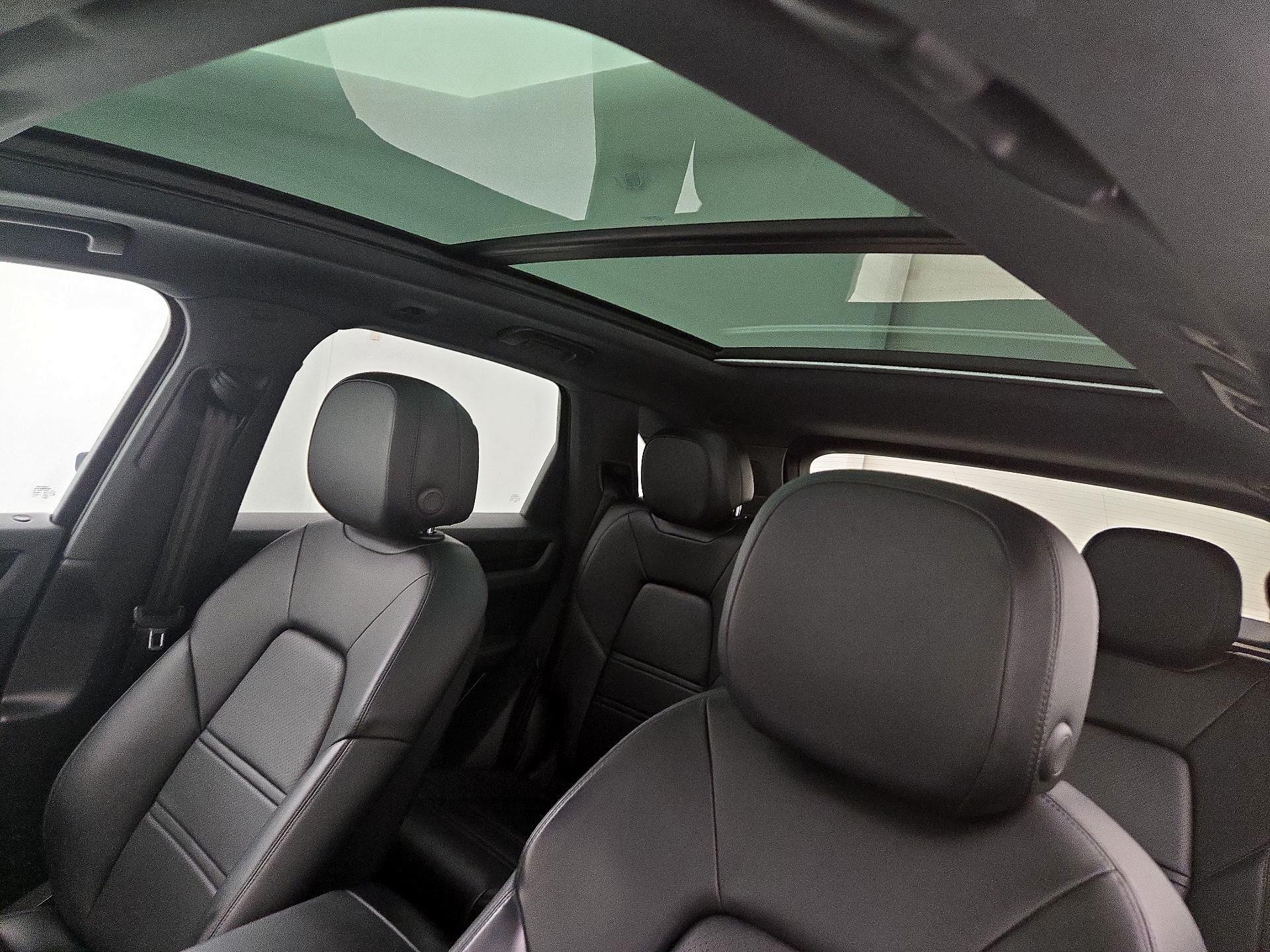 Thumbnail: 2020 Porsche Cayenne - 20