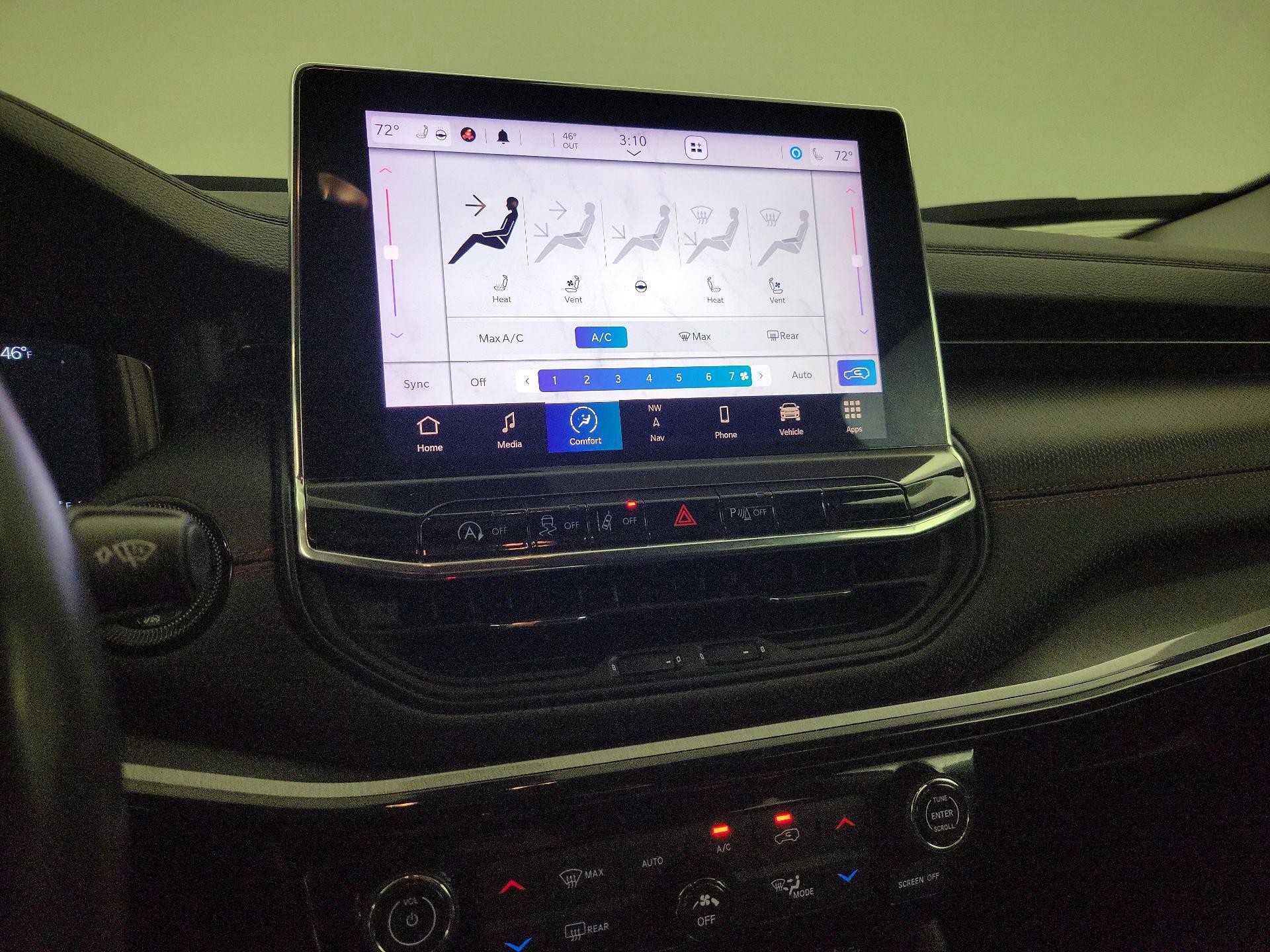 Thumbnail: 2022 Jeep Compass - 16