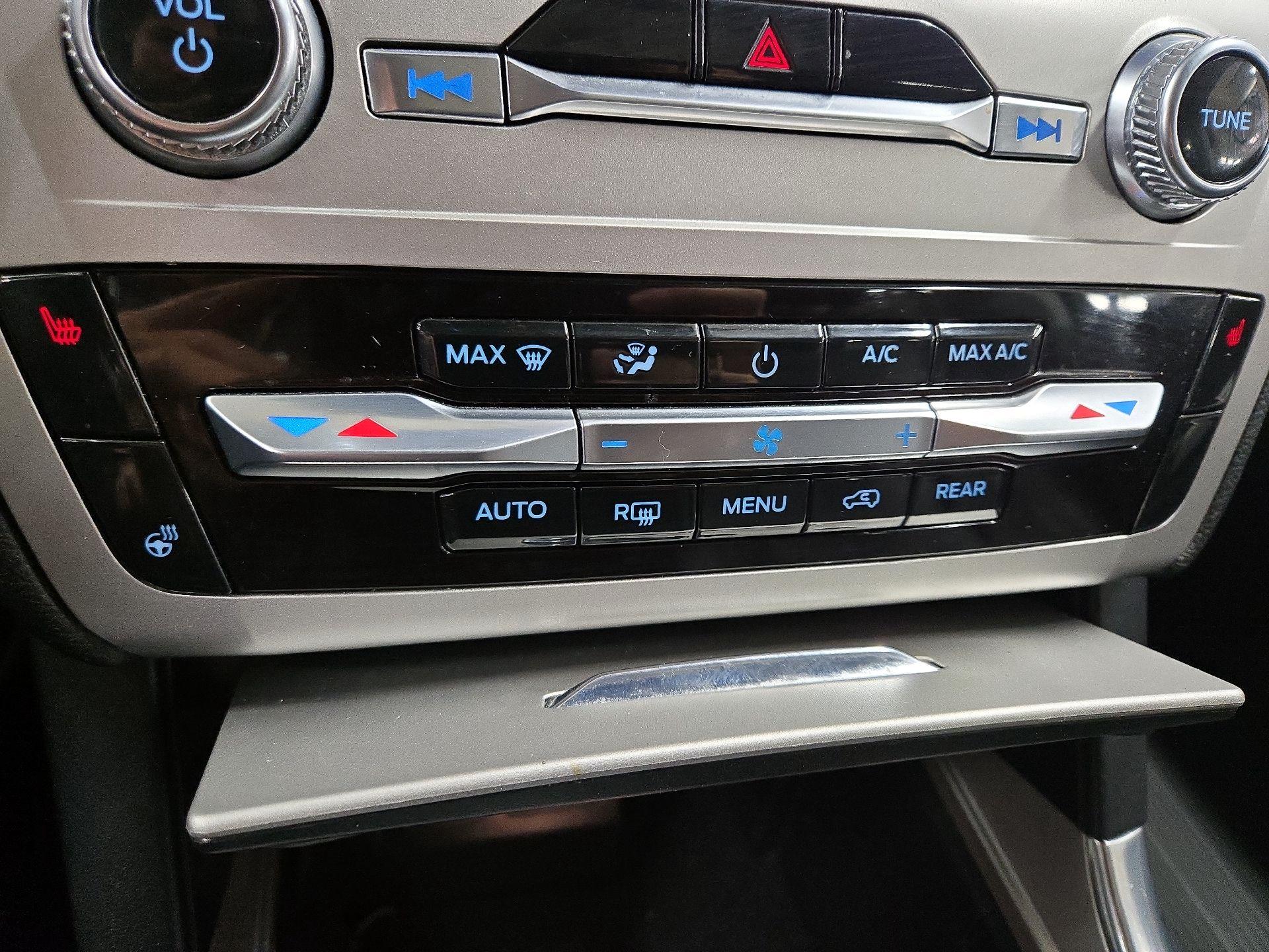 Thumbnail: 2022 Ford Explorer - 16