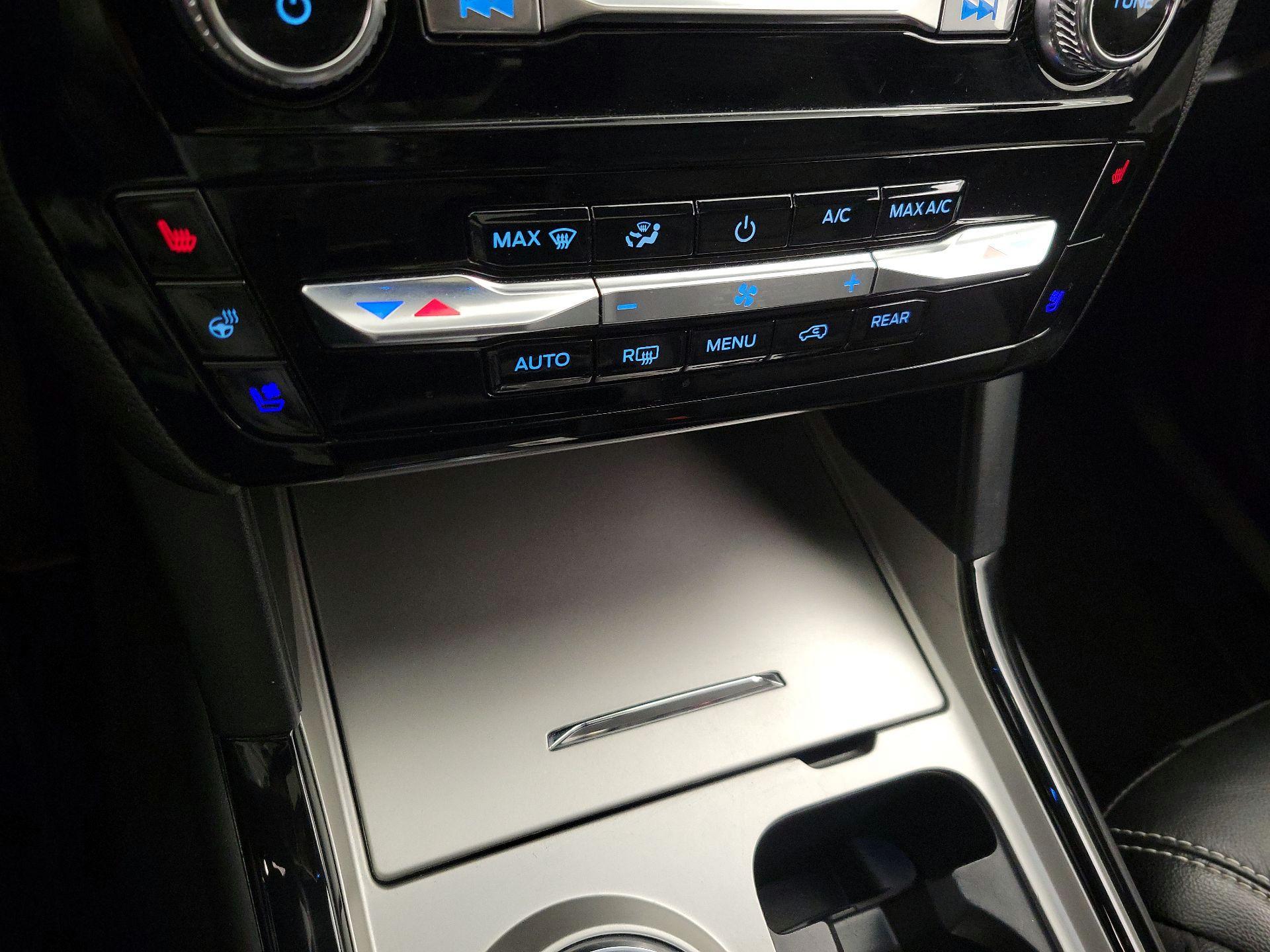 Thumbnail: 2022 Ford Explorer - 17