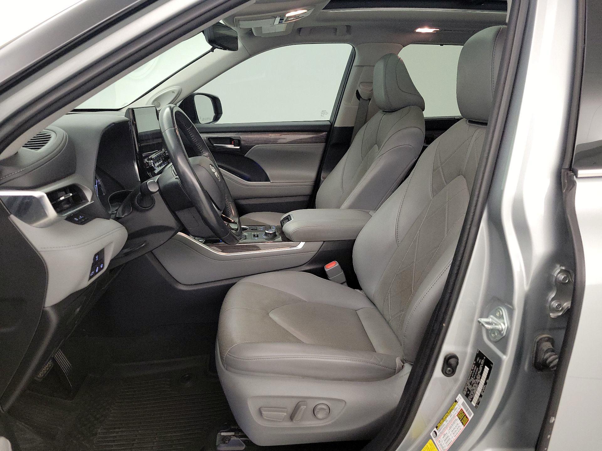 Thumbnail: 2021 Toyota Highlander - 11