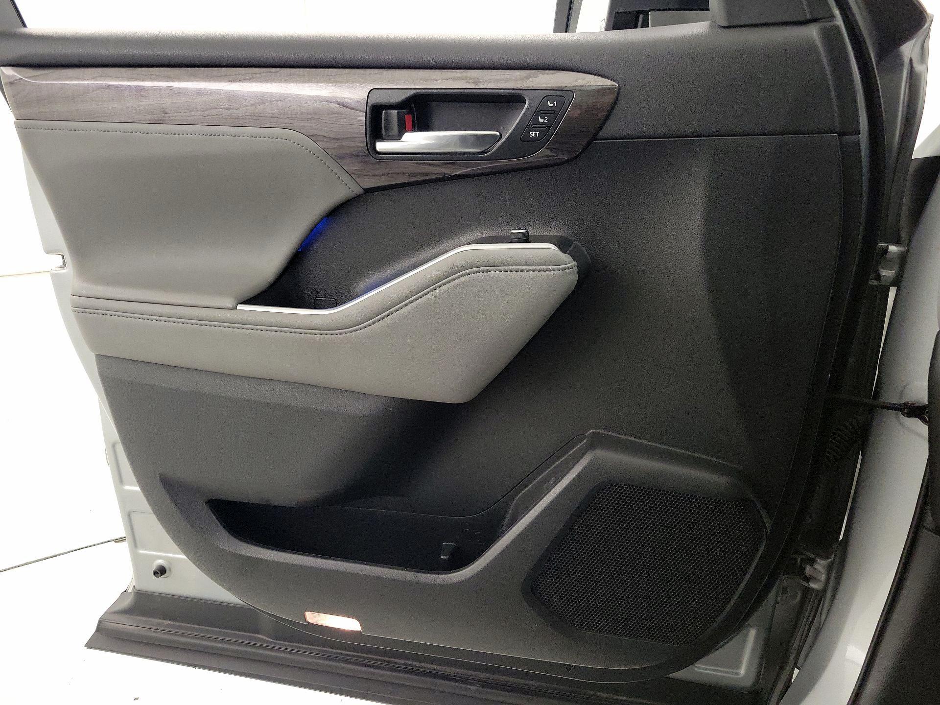 Thumbnail: 2021 Toyota Highlander - 12