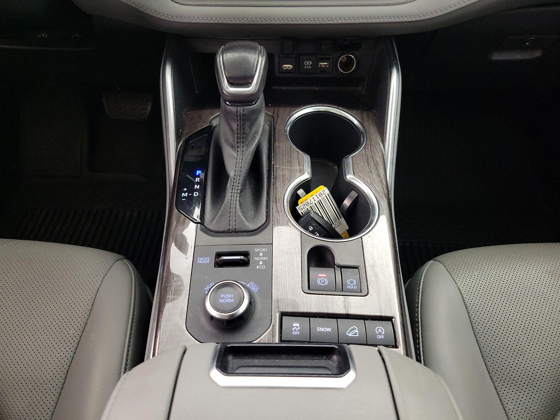 Thumbnail: 2021 Toyota Highlander - 18