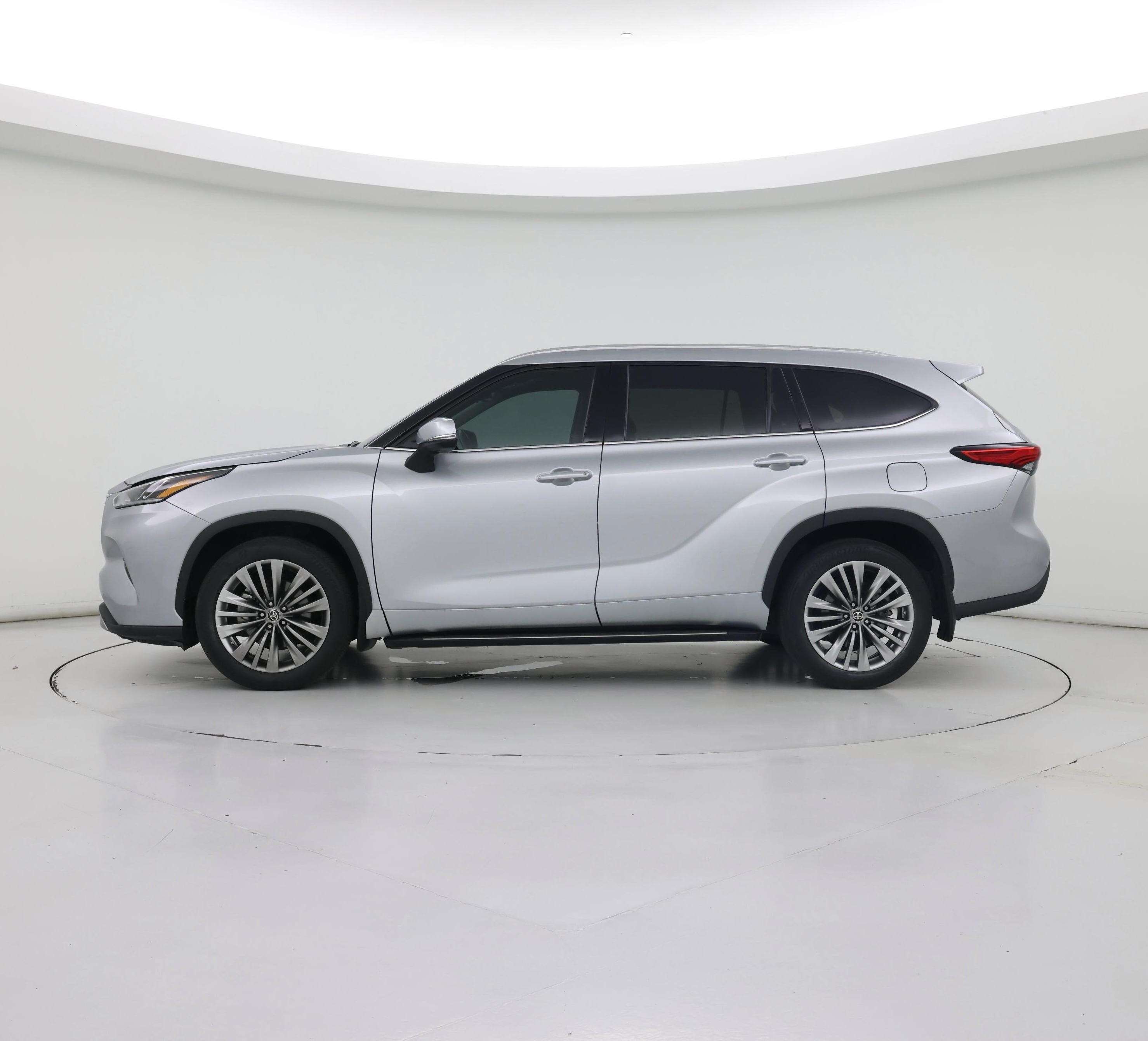 Thumbnail: 2021 Toyota Highlander - 3
