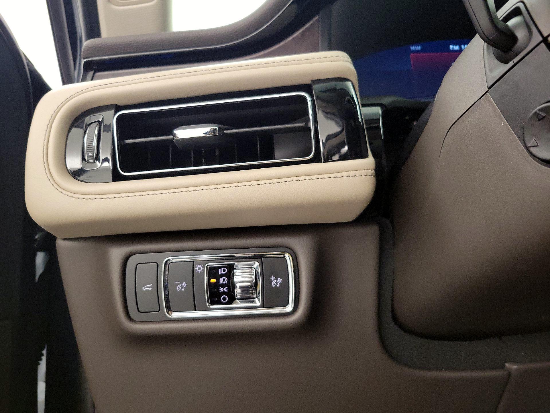 Thumbnail: 2022 Lincoln Aviator - 13