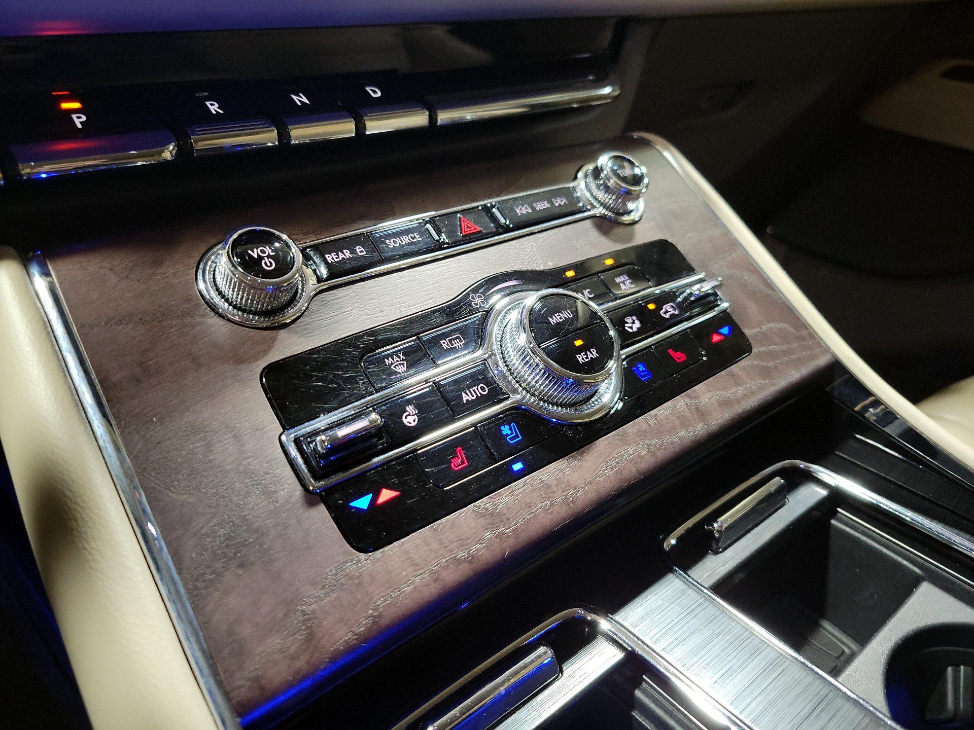 Thumbnail: 2022 Lincoln Aviator - 16