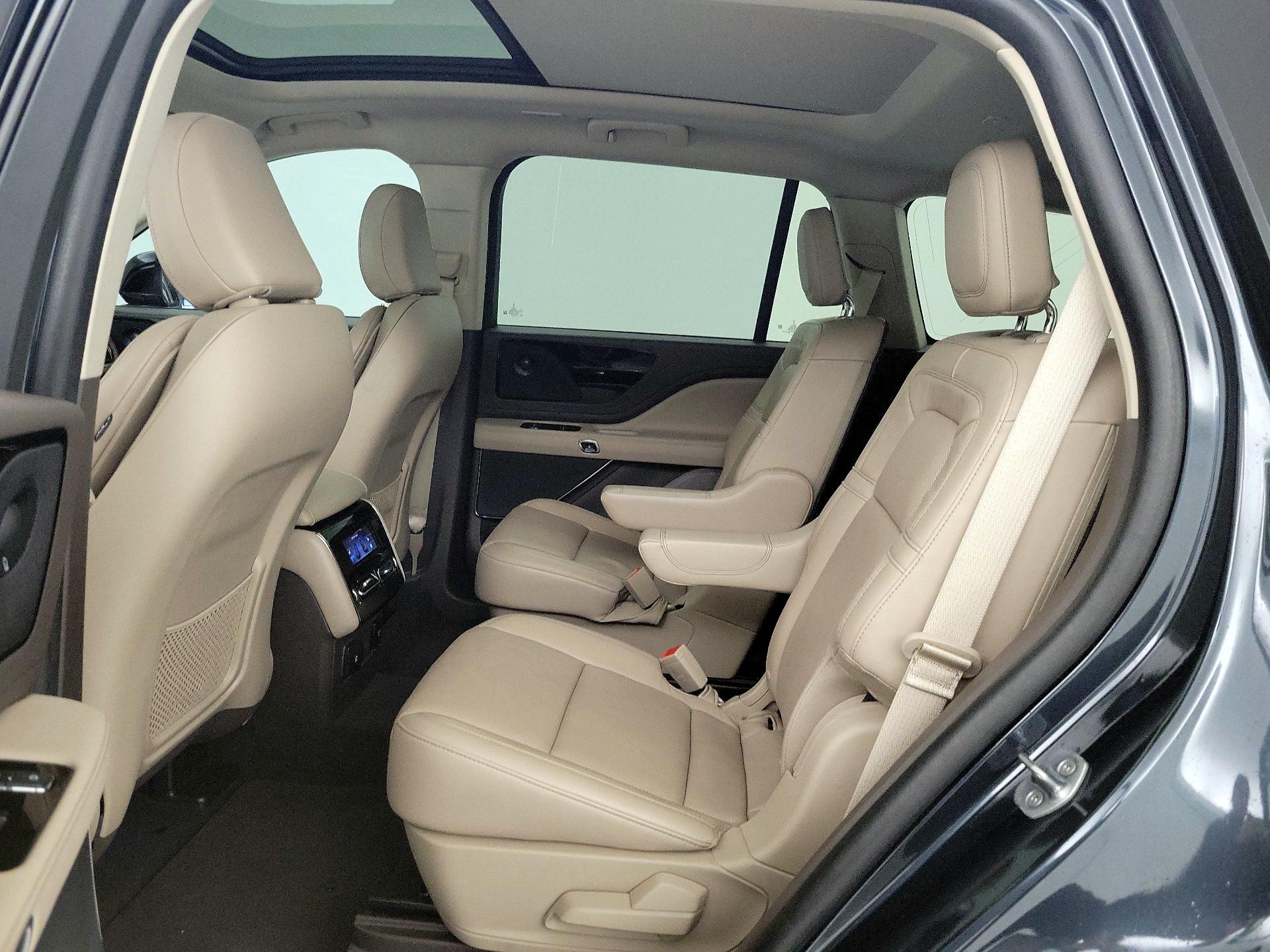 Thumbnail: 2022 Lincoln Aviator - 19