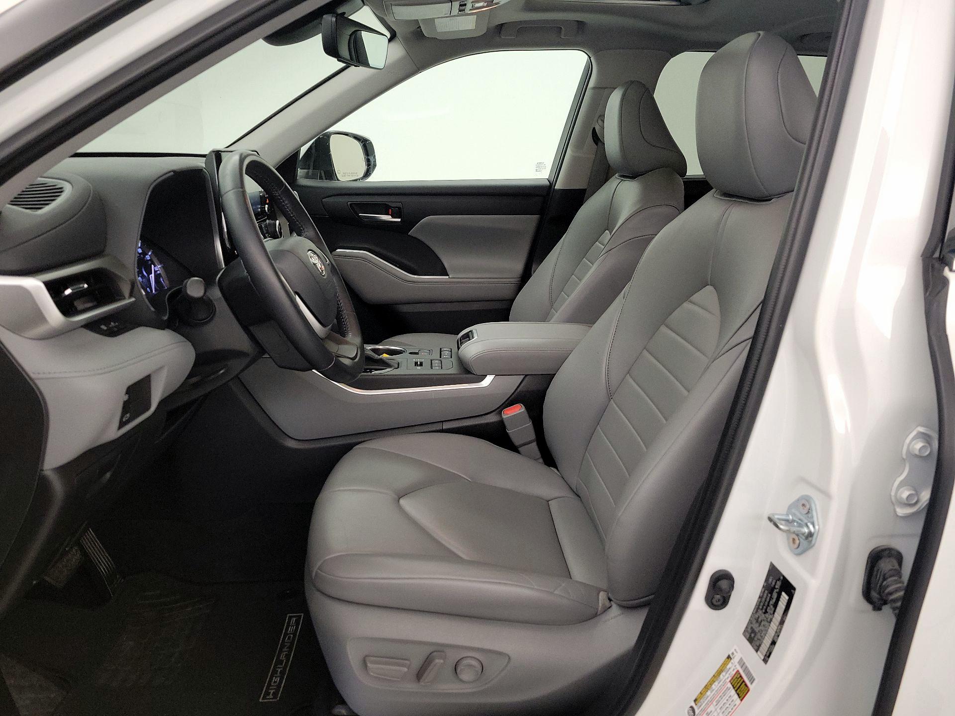 Thumbnail: 2022 Toyota Highlander - 11