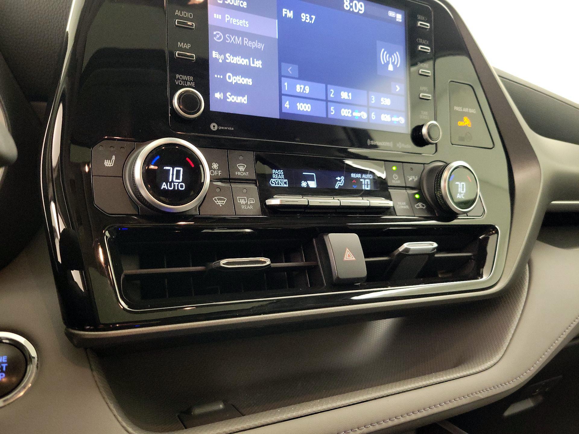 Thumbnail: 2022 Toyota Highlander - 16