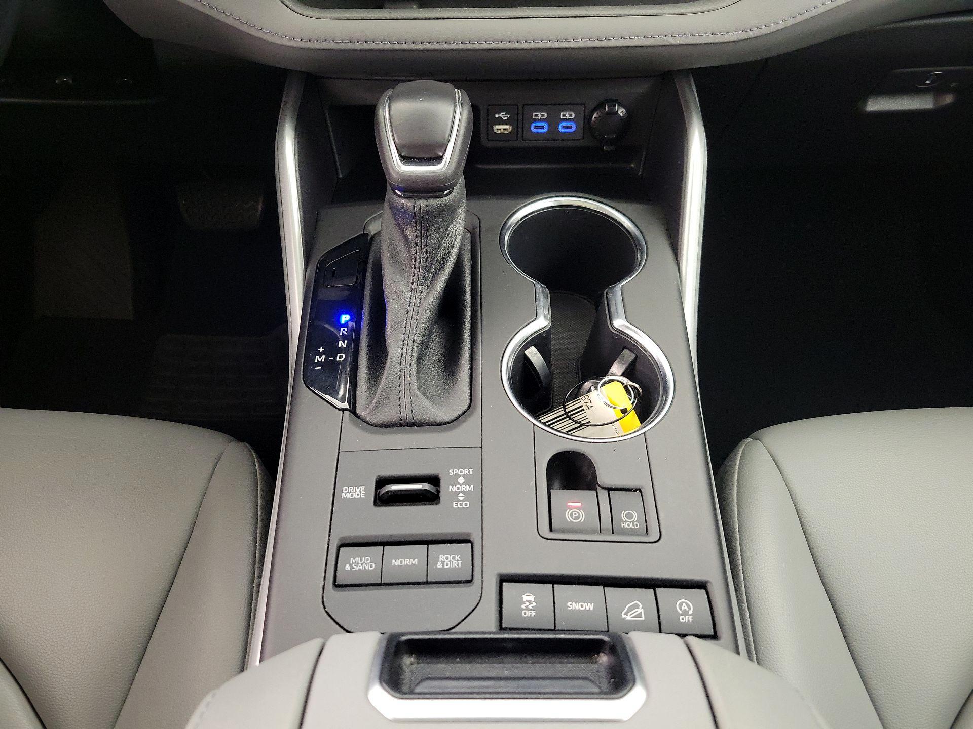 Thumbnail: 2022 Toyota Highlander - 17