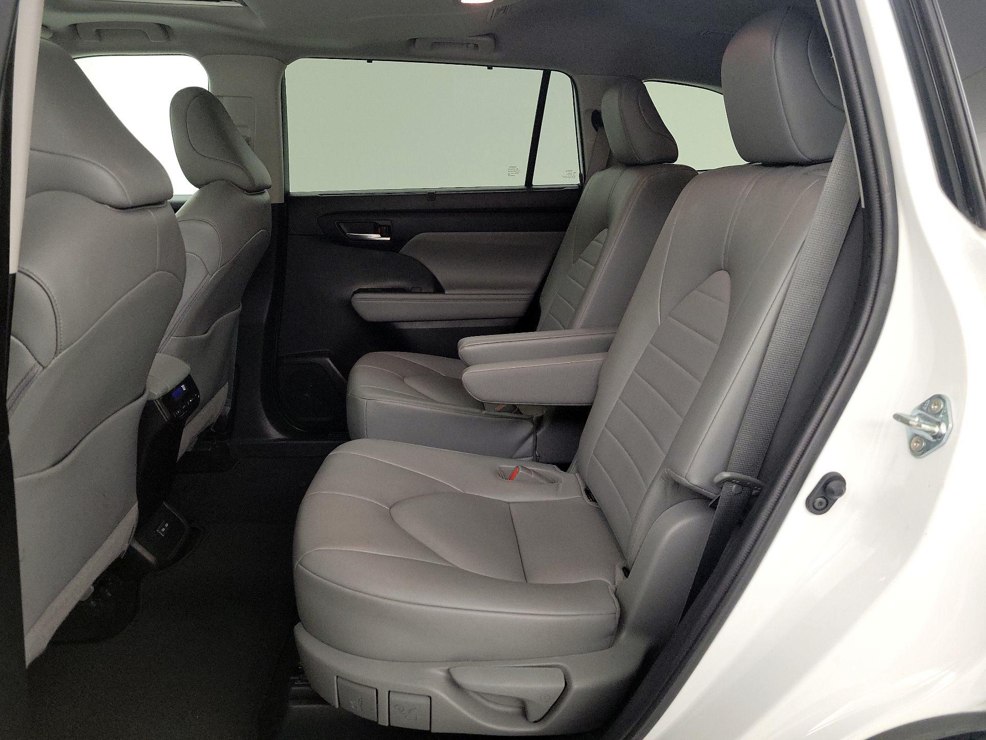 Thumbnail: 2022 Toyota Highlander - 19