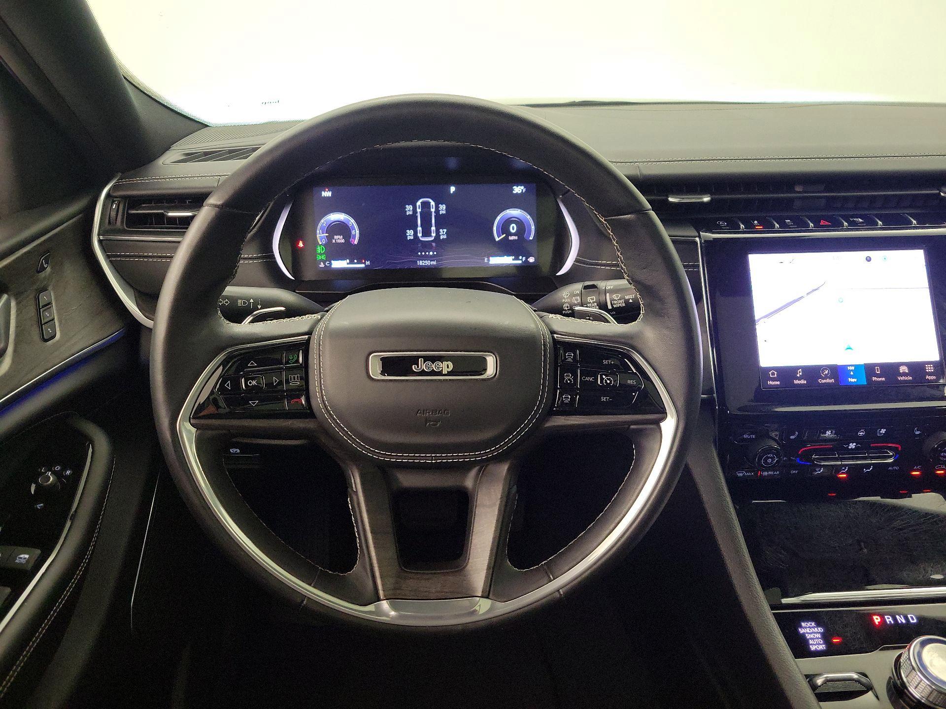 Thumbnail: 2022 Jeep Grand Cherokee - 10