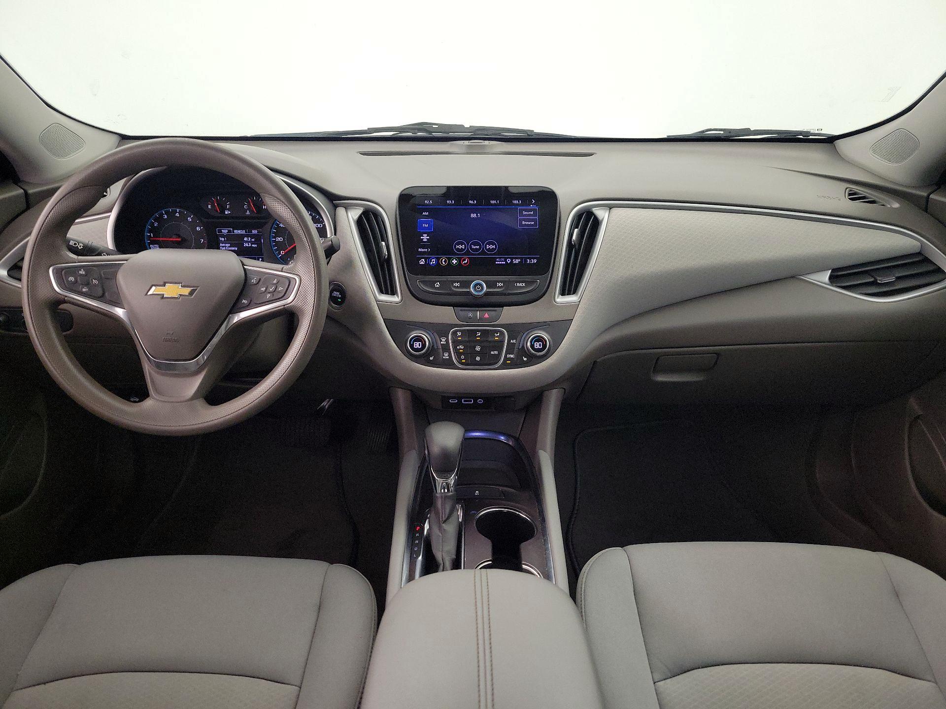 Thumbnail: 2022 Chevrolet Malibu - 9