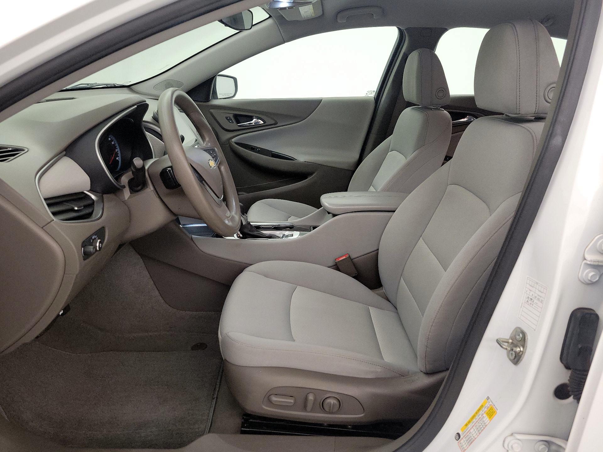 Thumbnail: 2022 Chevrolet Malibu - 11