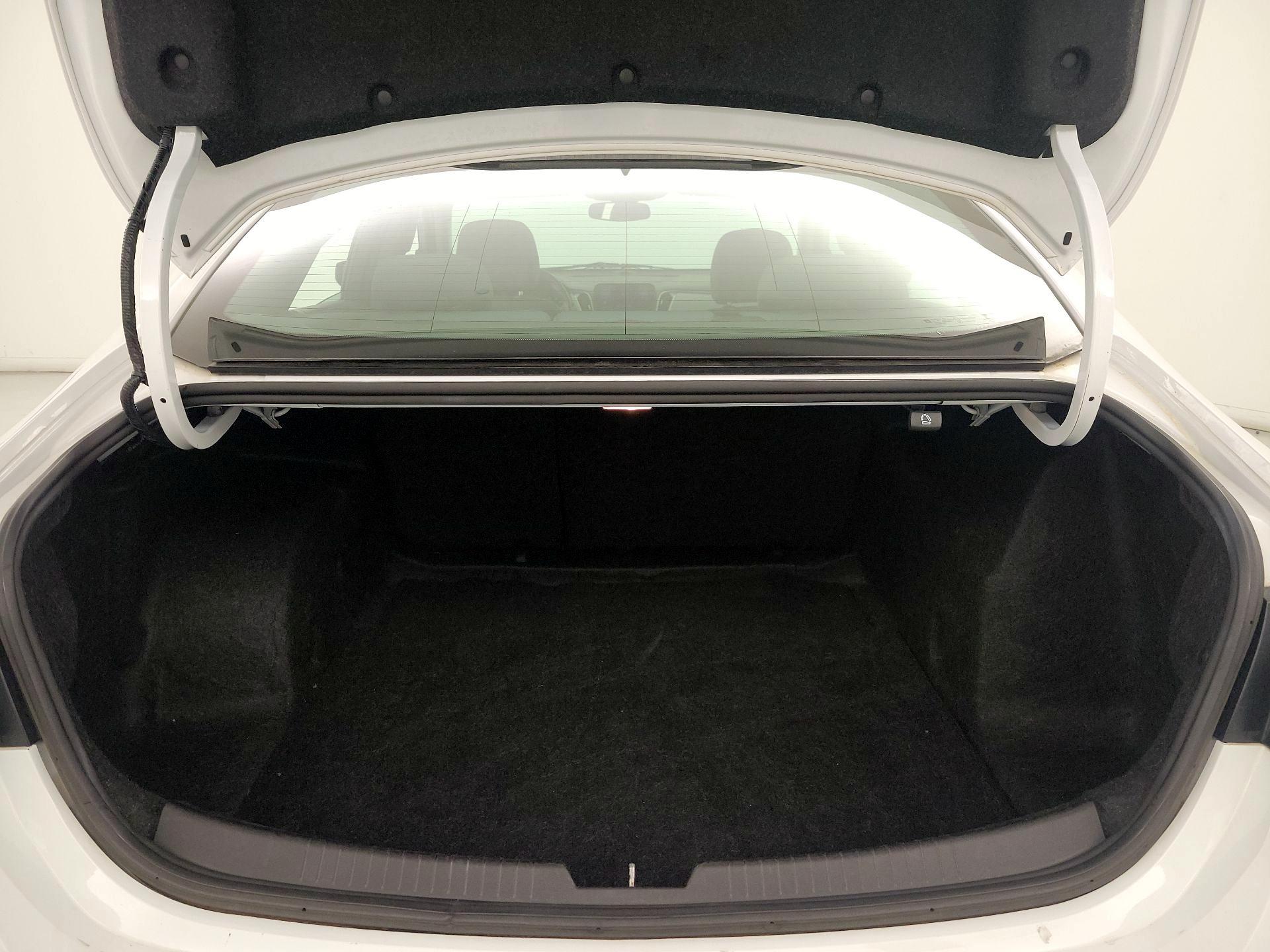 Thumbnail: 2022 Chevrolet Malibu - 19