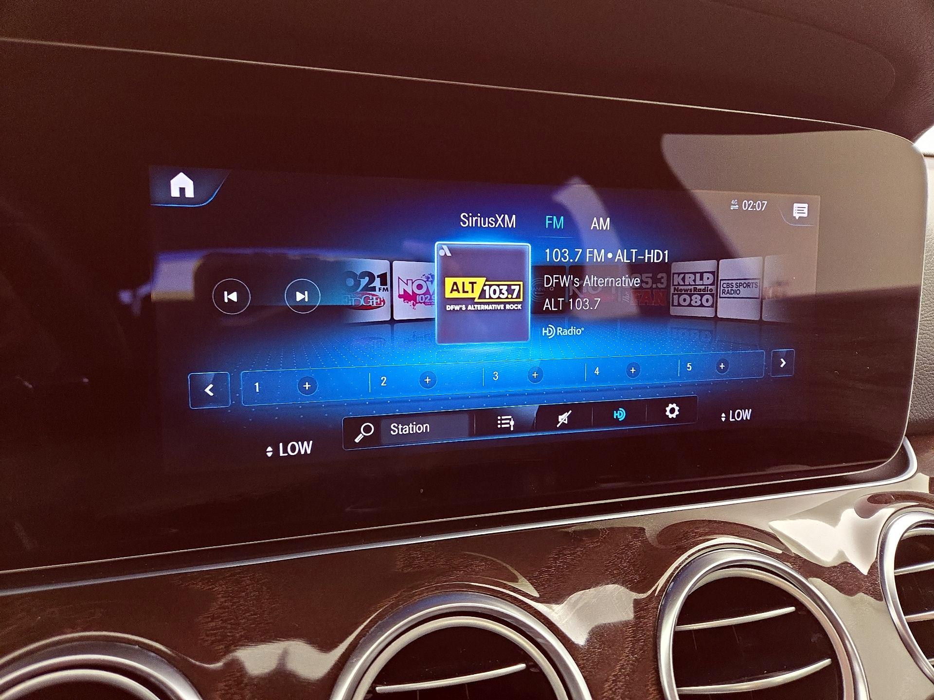 Thumbnail: 2022 Mercedes-Benz E-Class - 16