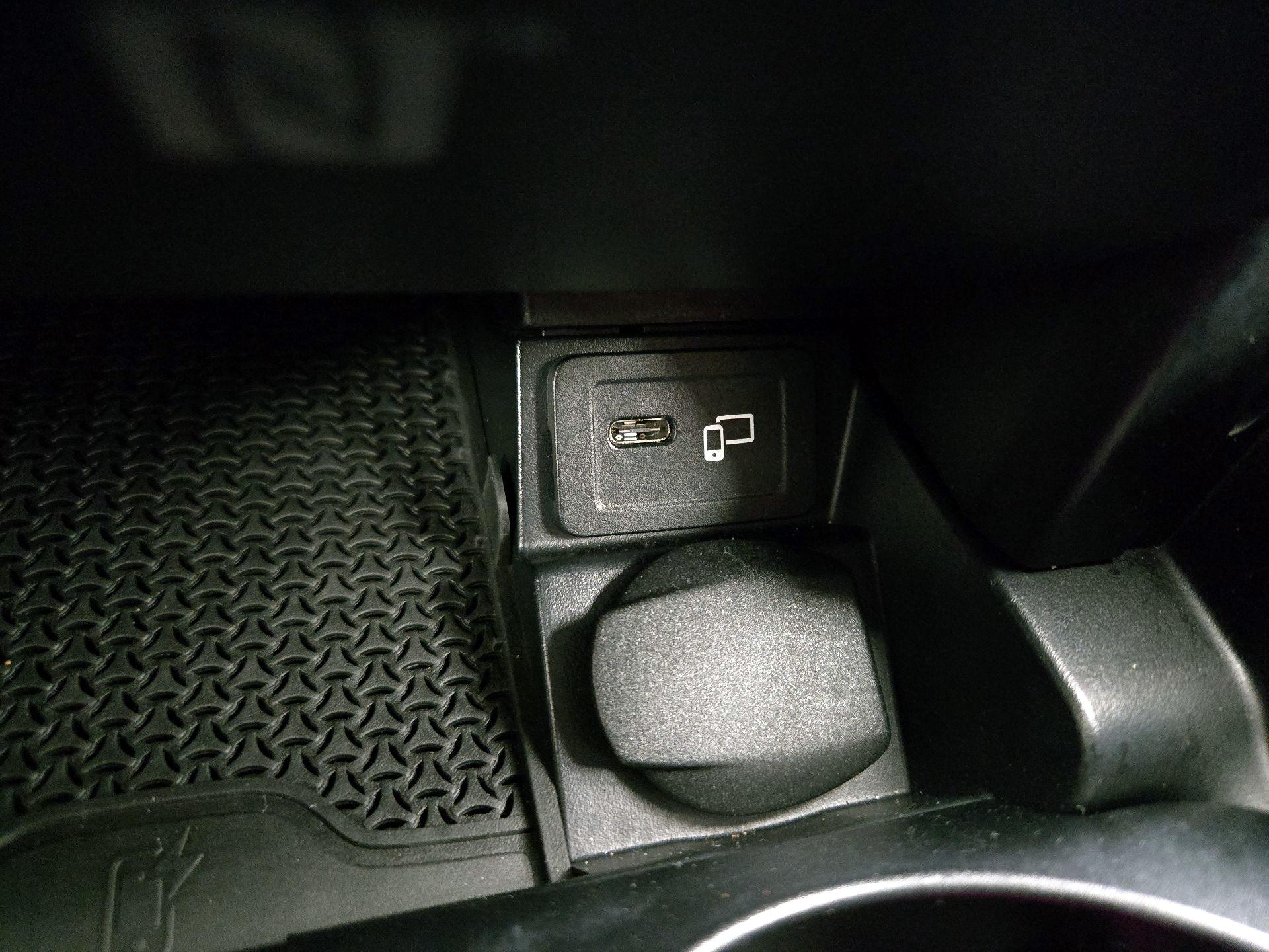 Thumbnail: 2022 Mercedes-Benz E-Class - 19