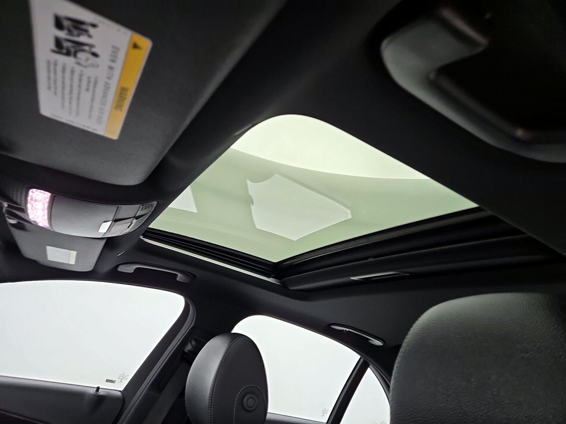 Thumbnail: 2022 Mercedes-Benz E-Class - 20