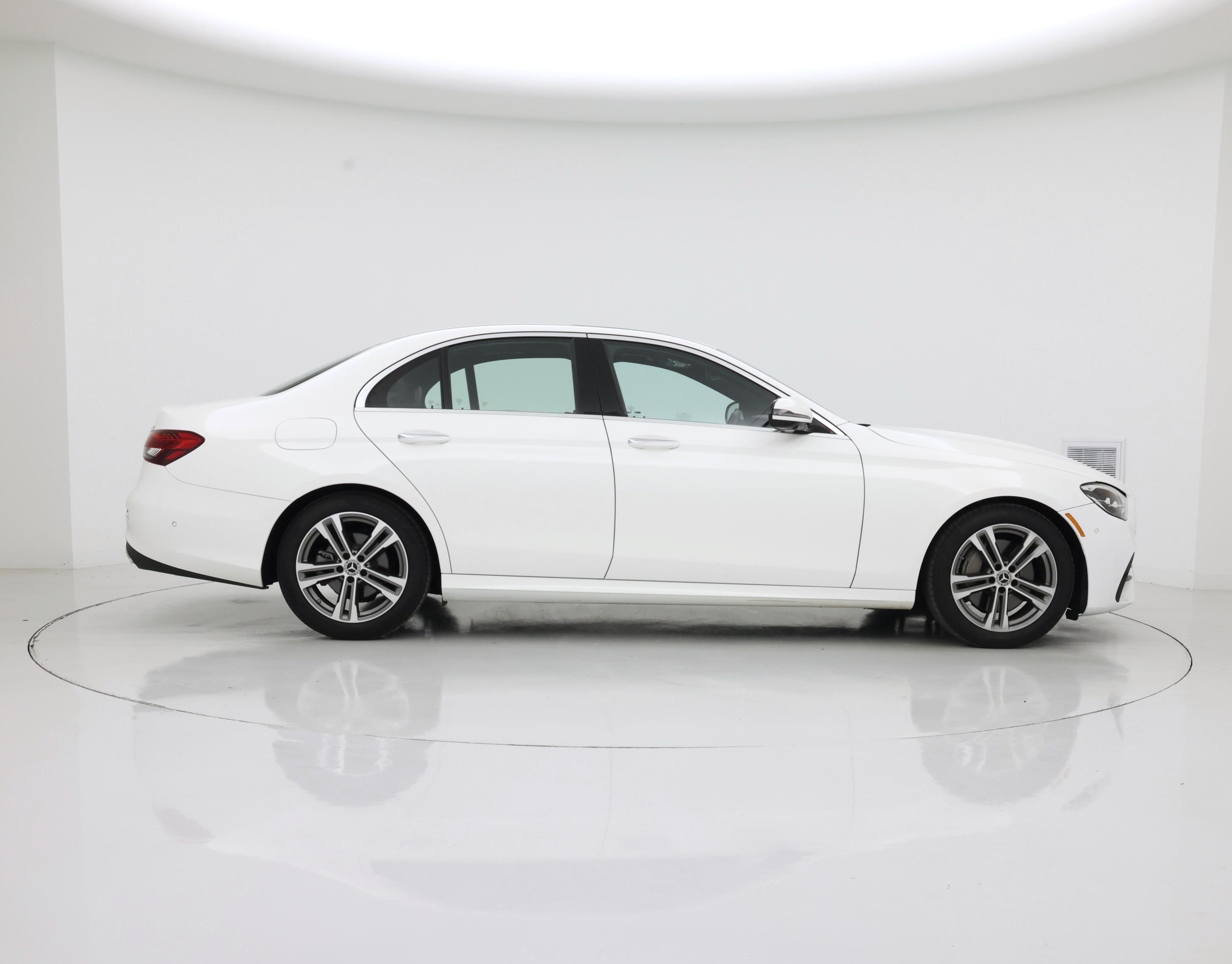 Thumbnail: 2022 Mercedes-Benz E-Class - 7