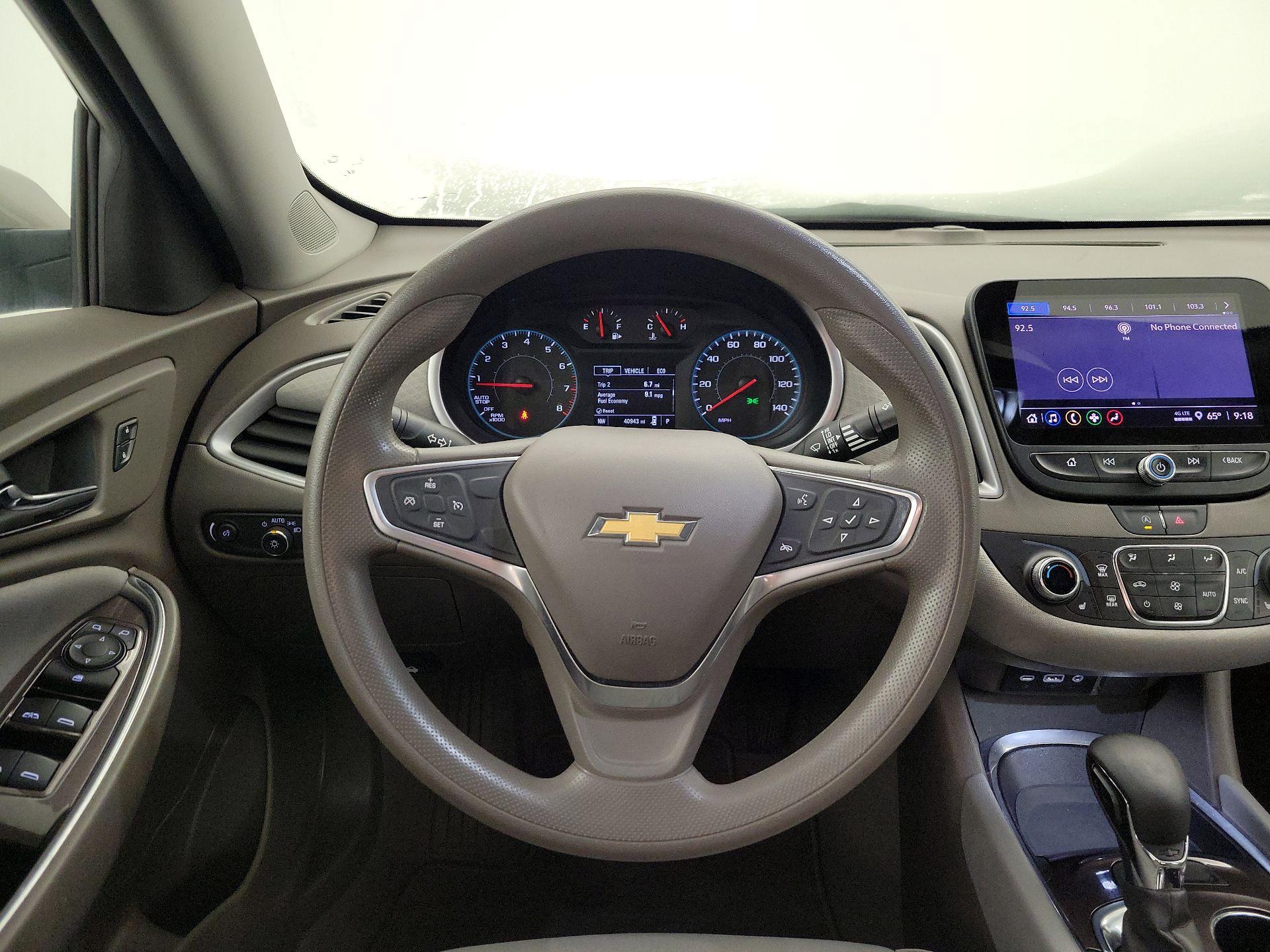 Thumbnail: 2022 Chevrolet Malibu - 10